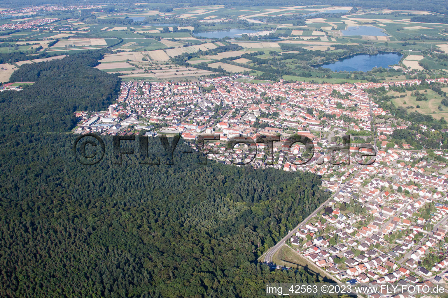 Vue aérienne de Du nord-ouest à Jockgrim dans le département Rhénanie-Palatinat, Allemagne
