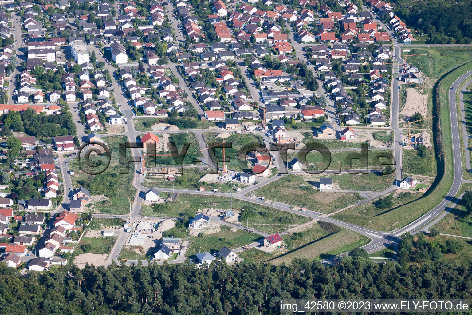 Nouvelle zone de développement ouest à Jockgrim dans le département Rhénanie-Palatinat, Allemagne d'en haut