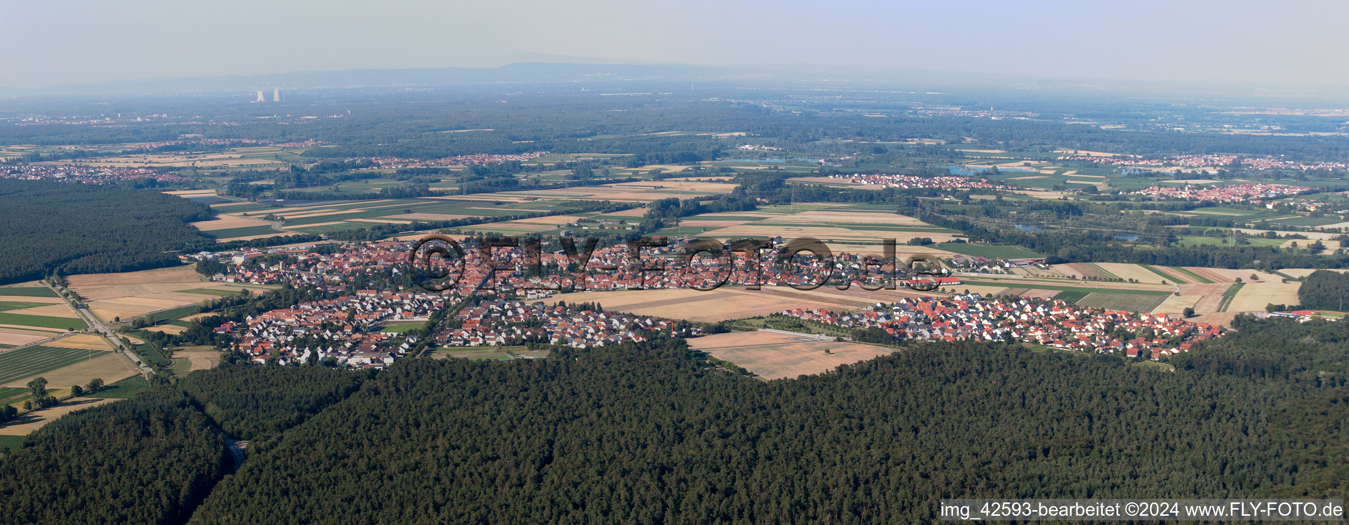 Vue aérienne de Du sud-ouest à Rheinzabern dans le département Rhénanie-Palatinat, Allemagne