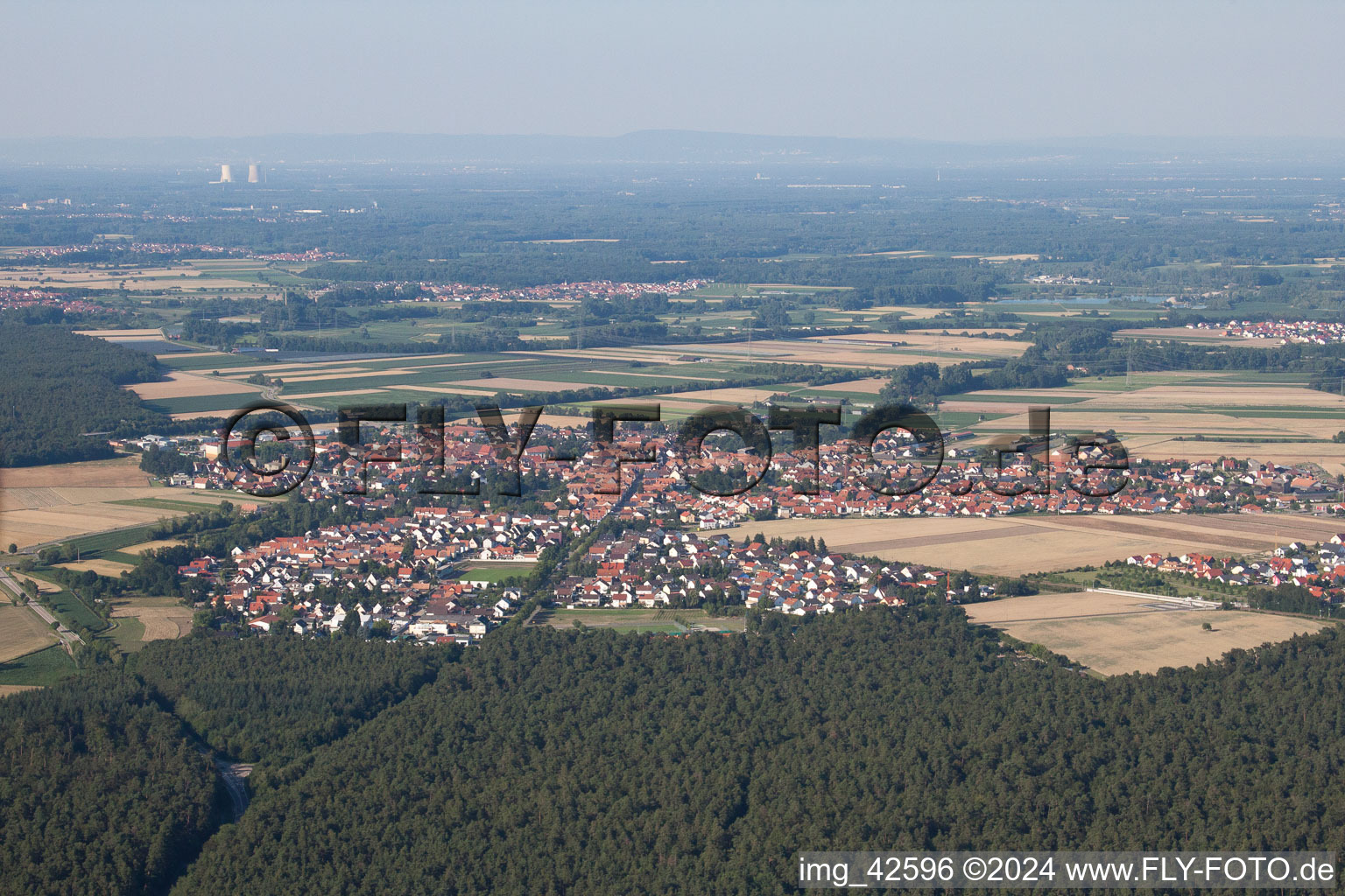 Vue aérienne de Du sud-ouest à Rheinzabern dans le département Rhénanie-Palatinat, Allemagne