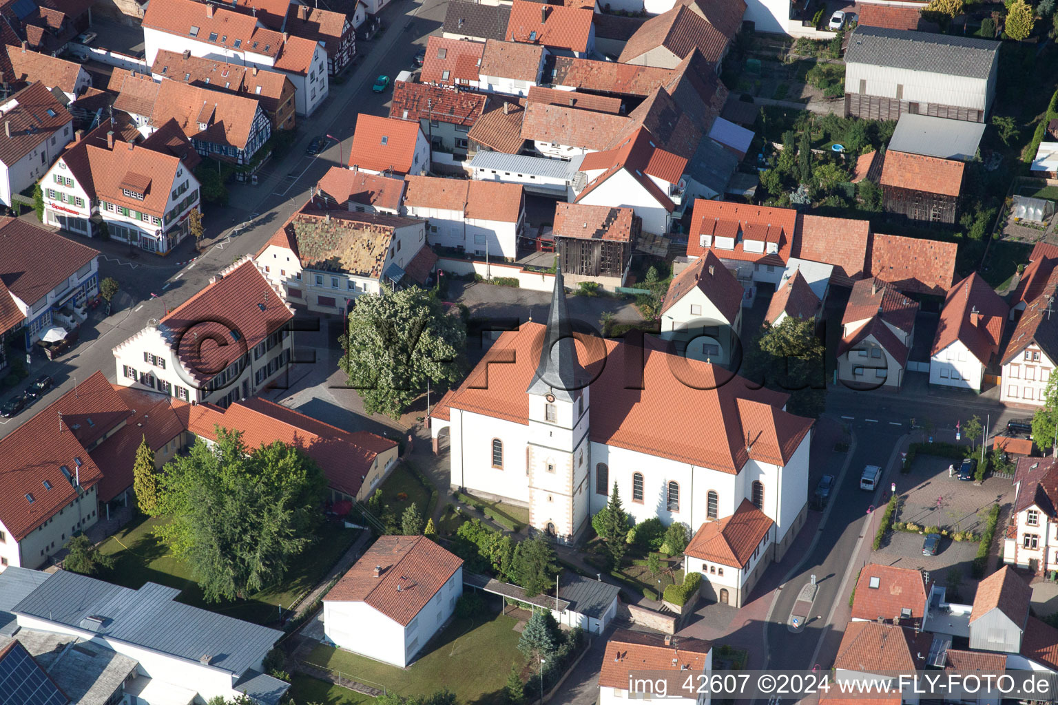 Hatzenbühl dans le département Rhénanie-Palatinat, Allemagne du point de vue du drone