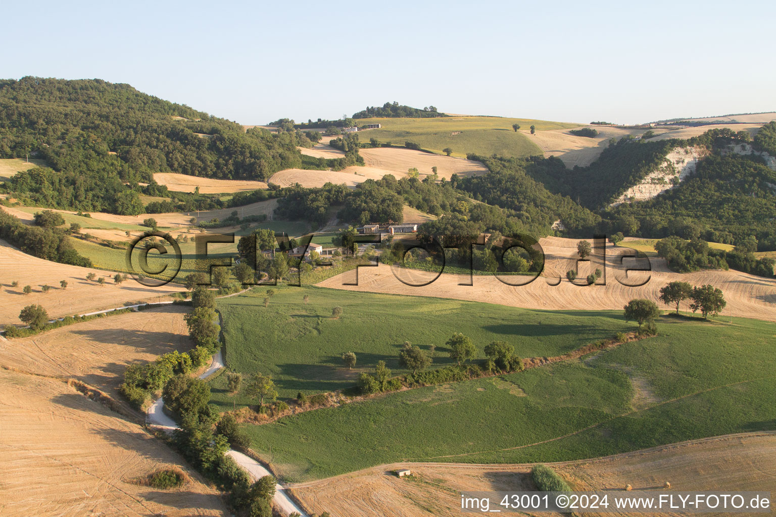 Vue aérienne de San Martino dei Muri dans le département Les Marches, Italie