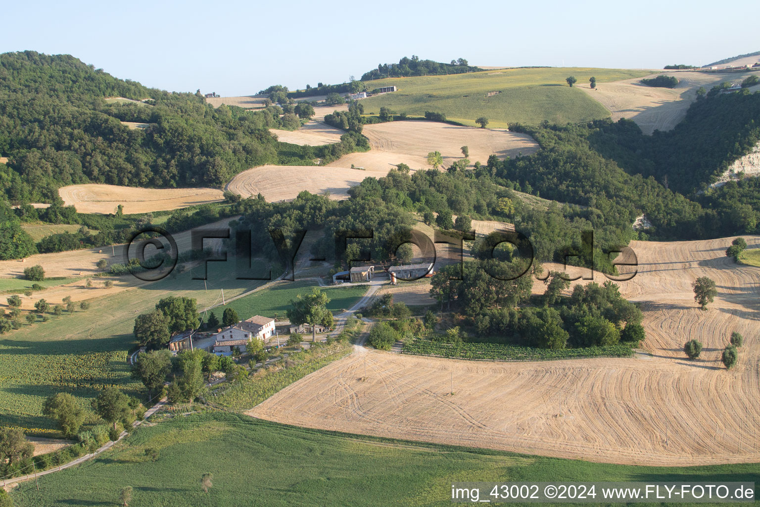 Vue aérienne de San Martino dei Muri dans le département Les Marches, Italie