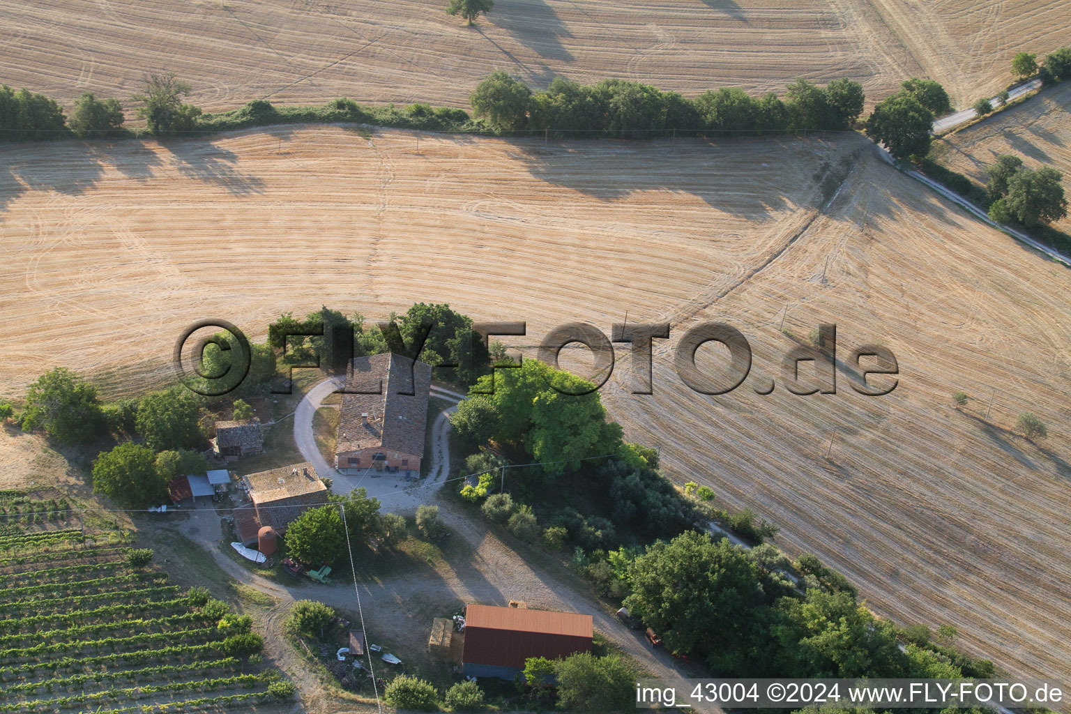 Vue oblique de San Martino dei Muri dans le département Les Marches, Italie