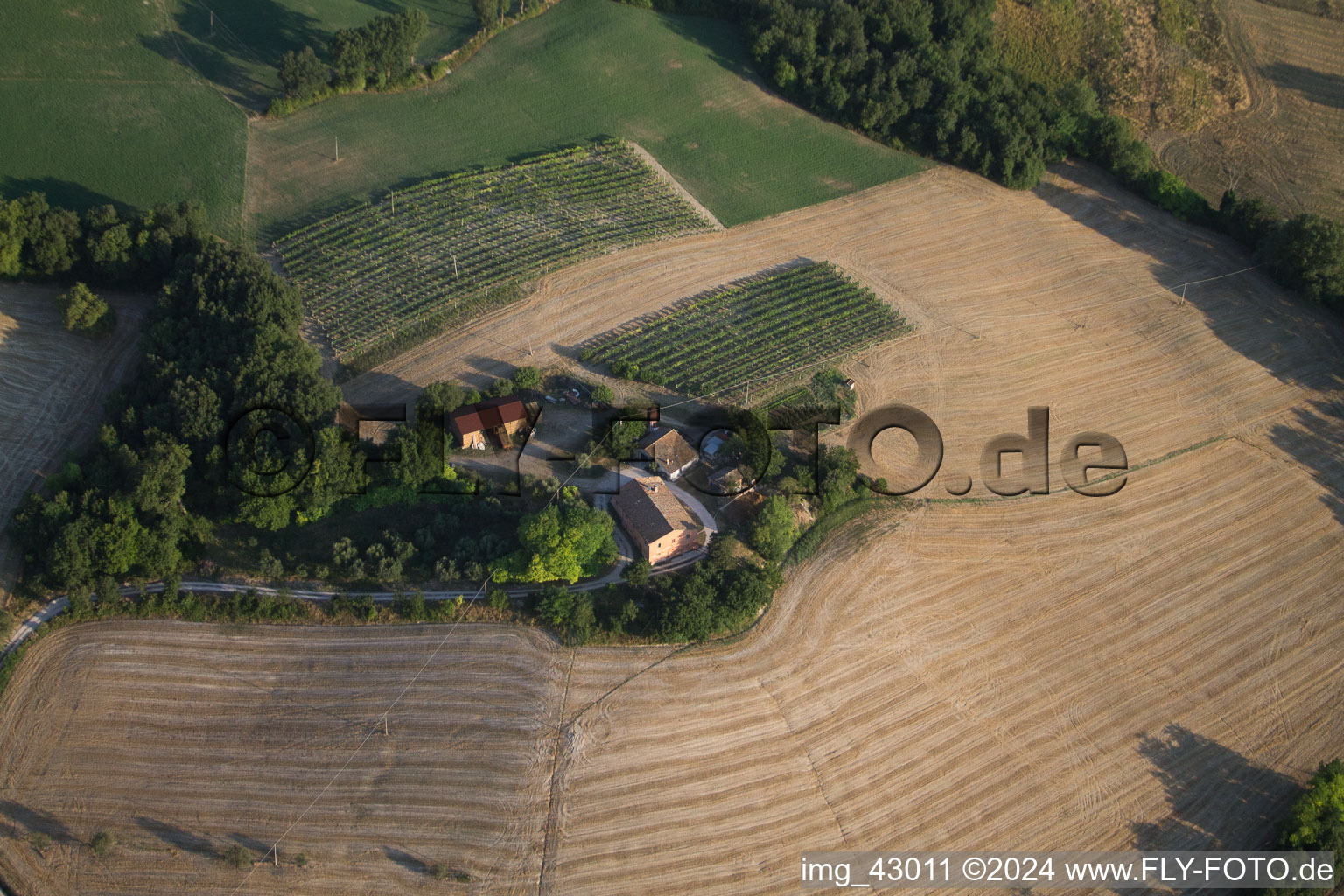 San Martino dei Muri dans le département Les Marches, Italie depuis l'avion