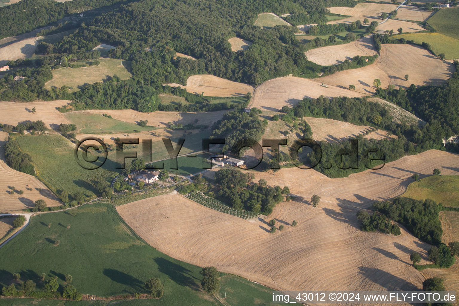 Vue d'oiseau de San Martino dei Muri dans le département Les Marches, Italie