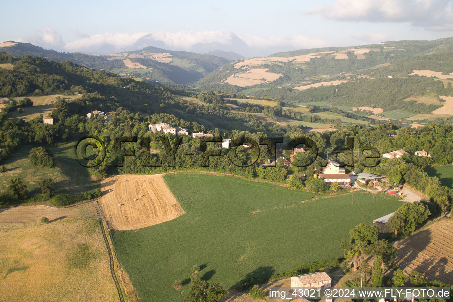 Isola di Fano dans le département Les Marches, Italie depuis l'avion