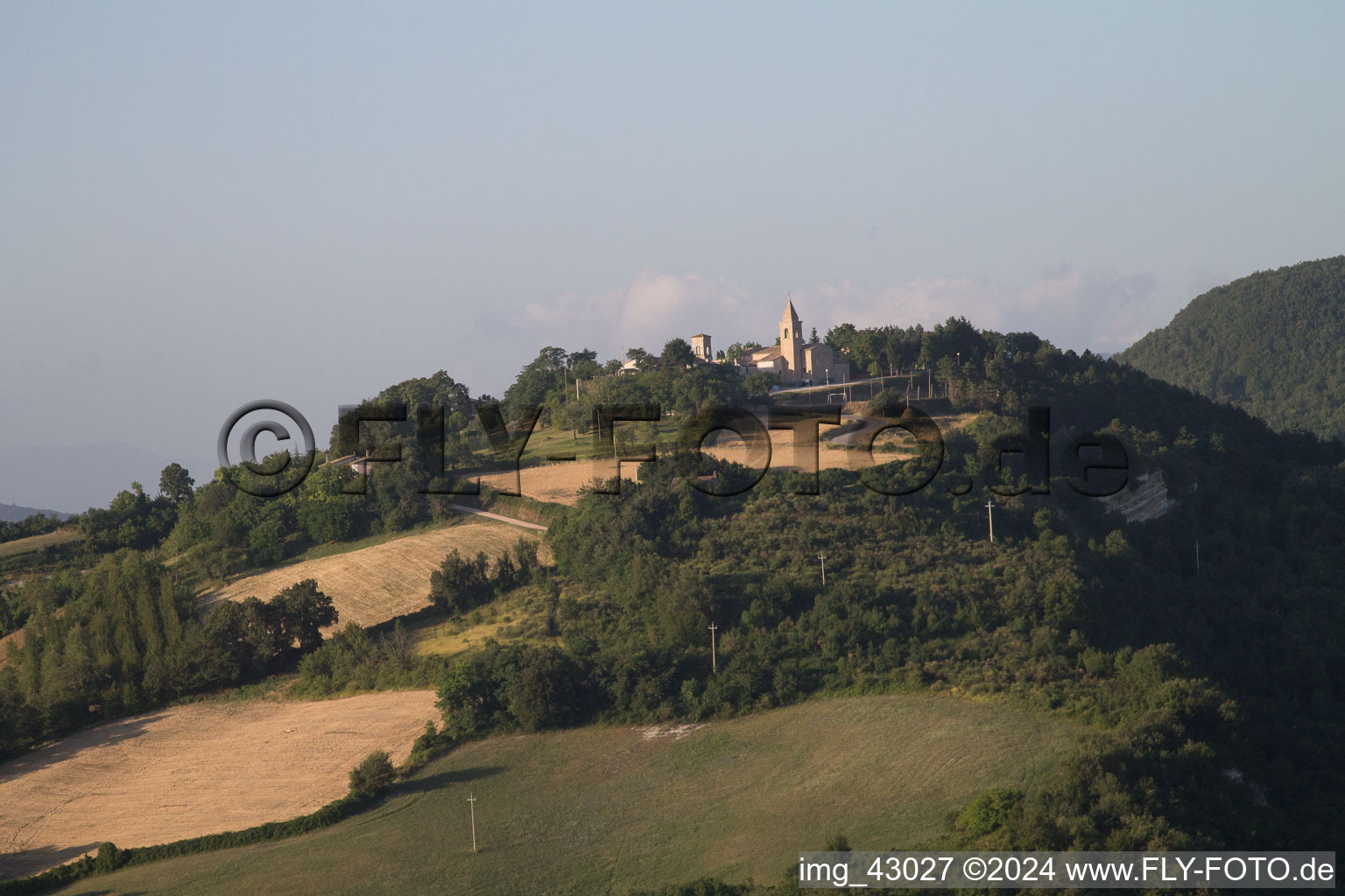 Enregistrement par drone de Isola di Fano dans le département Les Marches, Italie