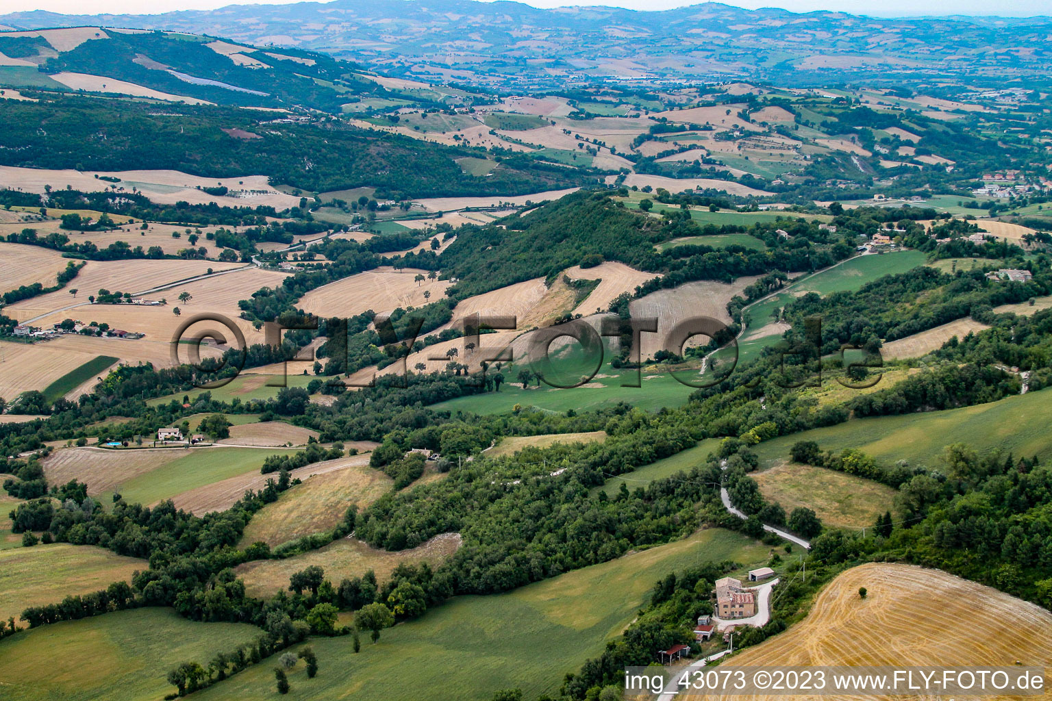 Photographie aérienne de Cartoceto dans le département Les Marches, Italie