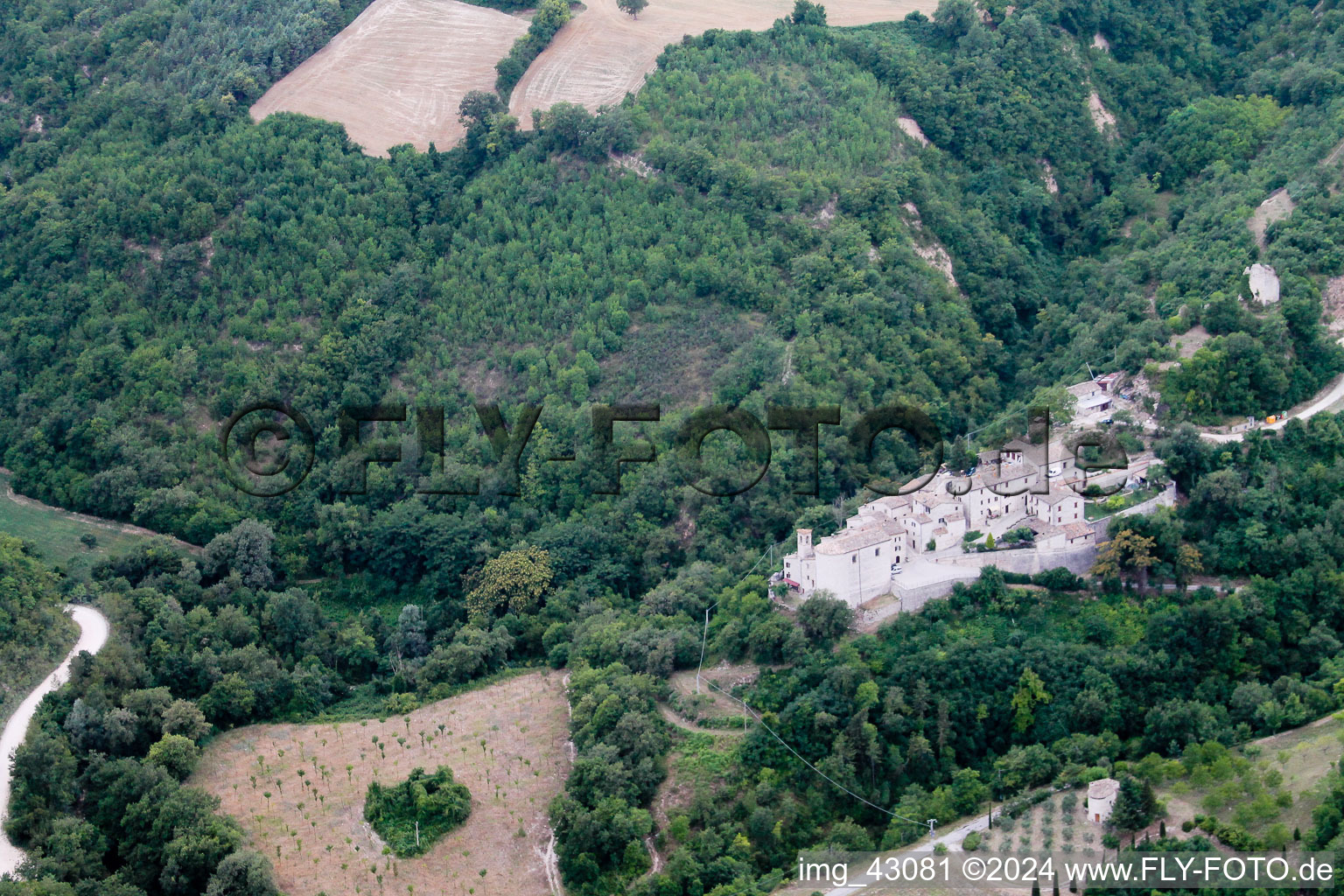 Cartoceto dans le département Les Marches, Italie vue d'en haut