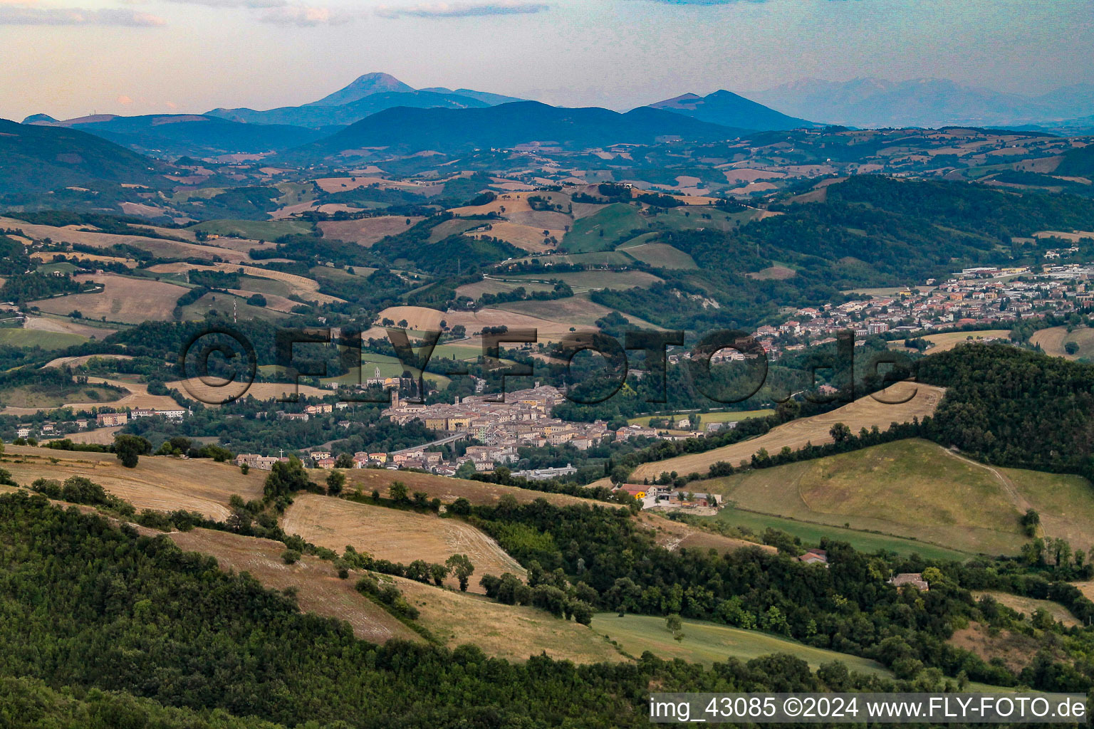 Vue d'oiseau de Cartoceto dans le département Les Marches, Italie