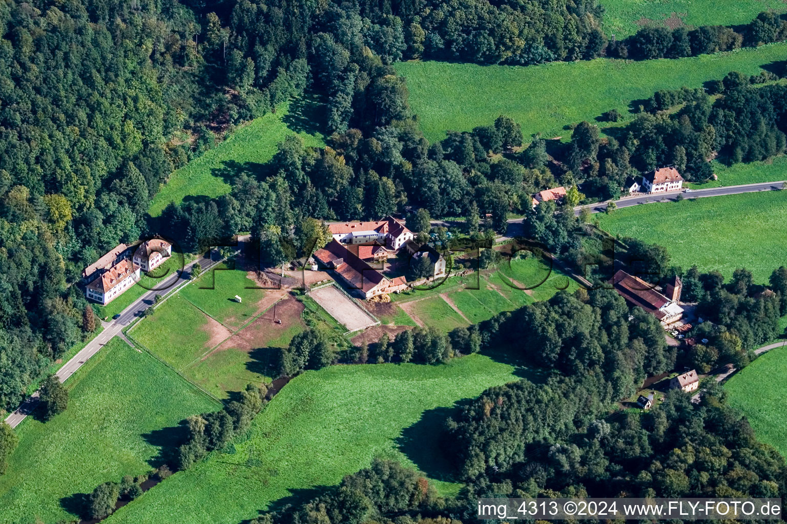 Vue aérienne de Saint-Germain à Sankt Germannshof dans le département Rhénanie-Palatinat, Allemagne