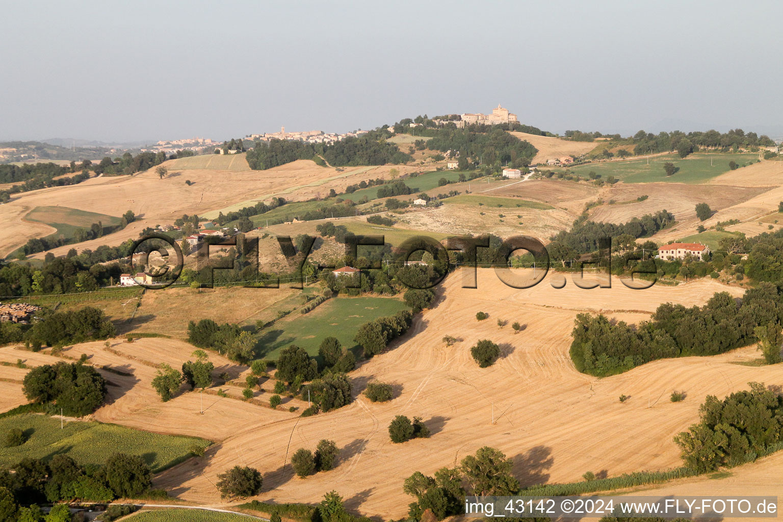 Vue aérienne de Sant'Ippolito dans le département Les Marches, Italie