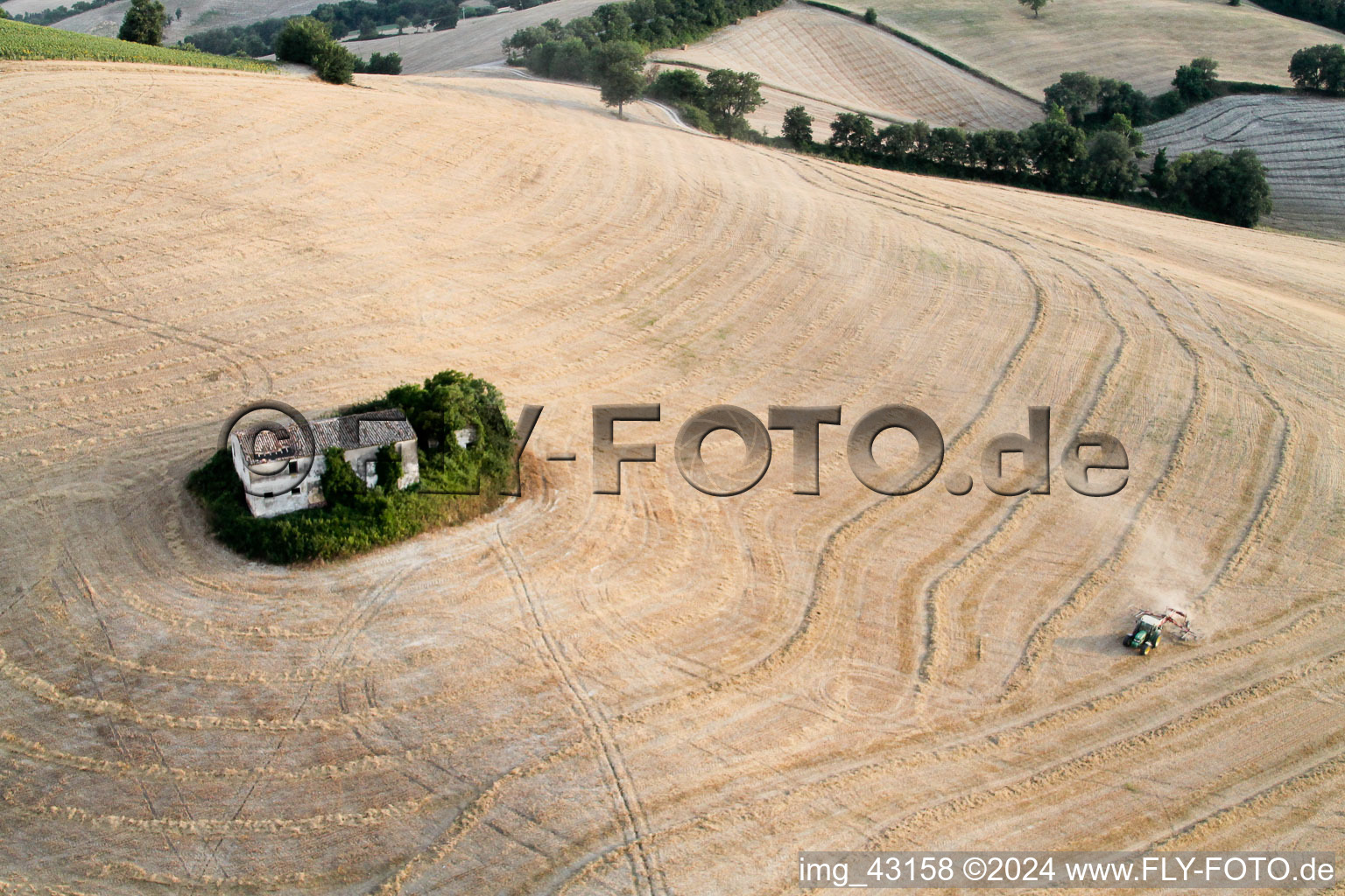 Santa Maria della Valle dans le département Les Marches, Italie vue d'en haut