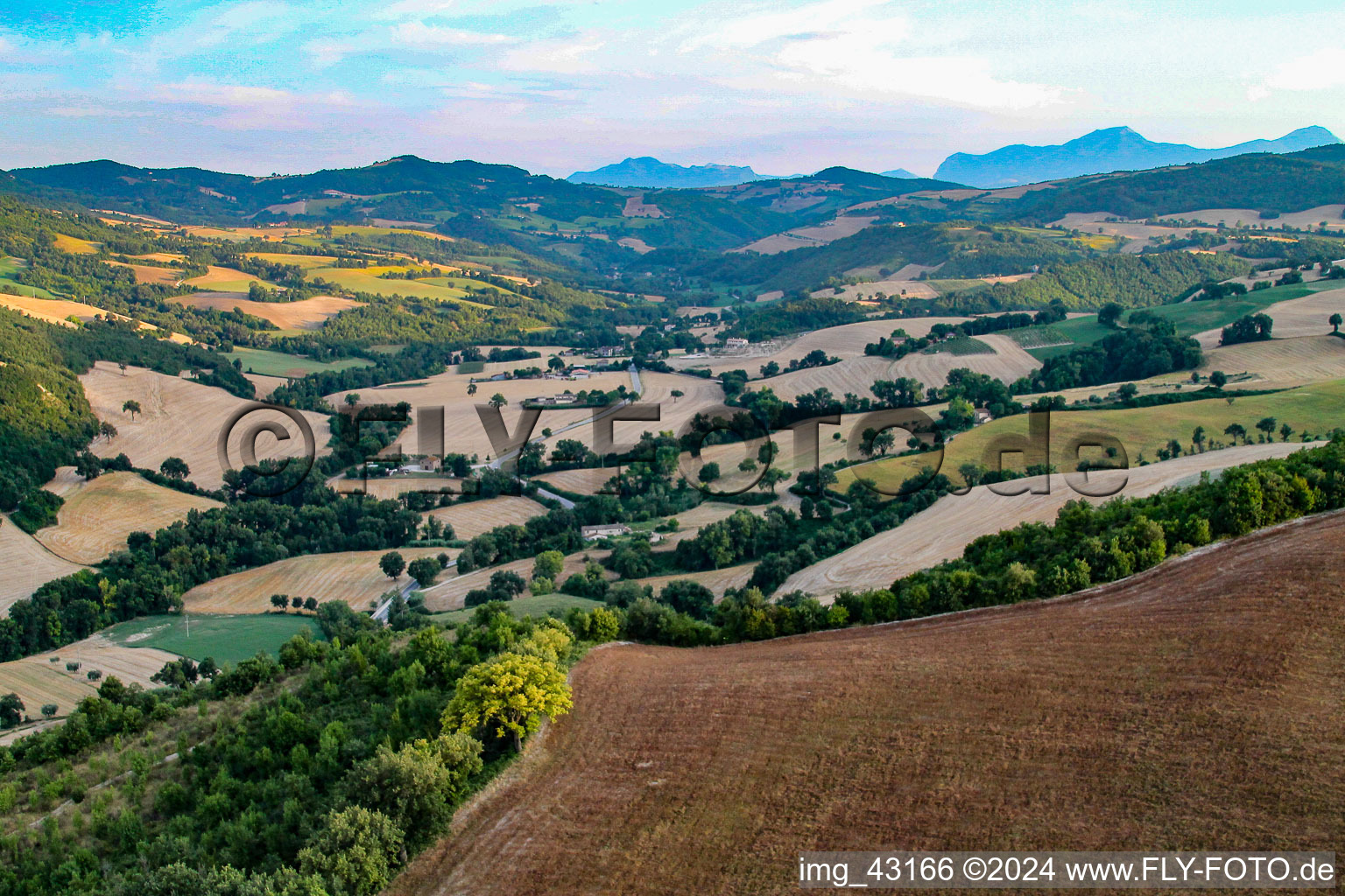 Vue d'oiseau de Santa Maria della Valle dans le département Les Marches, Italie