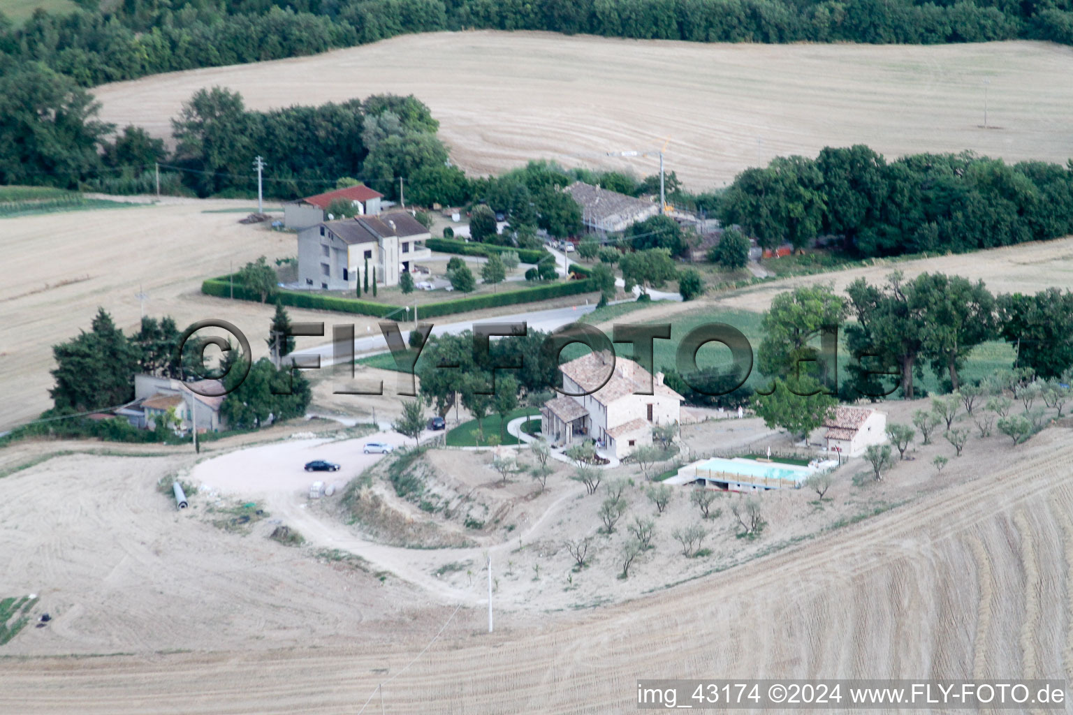 Image drone de San Martino dei Muri dans le département Les Marches, Italie