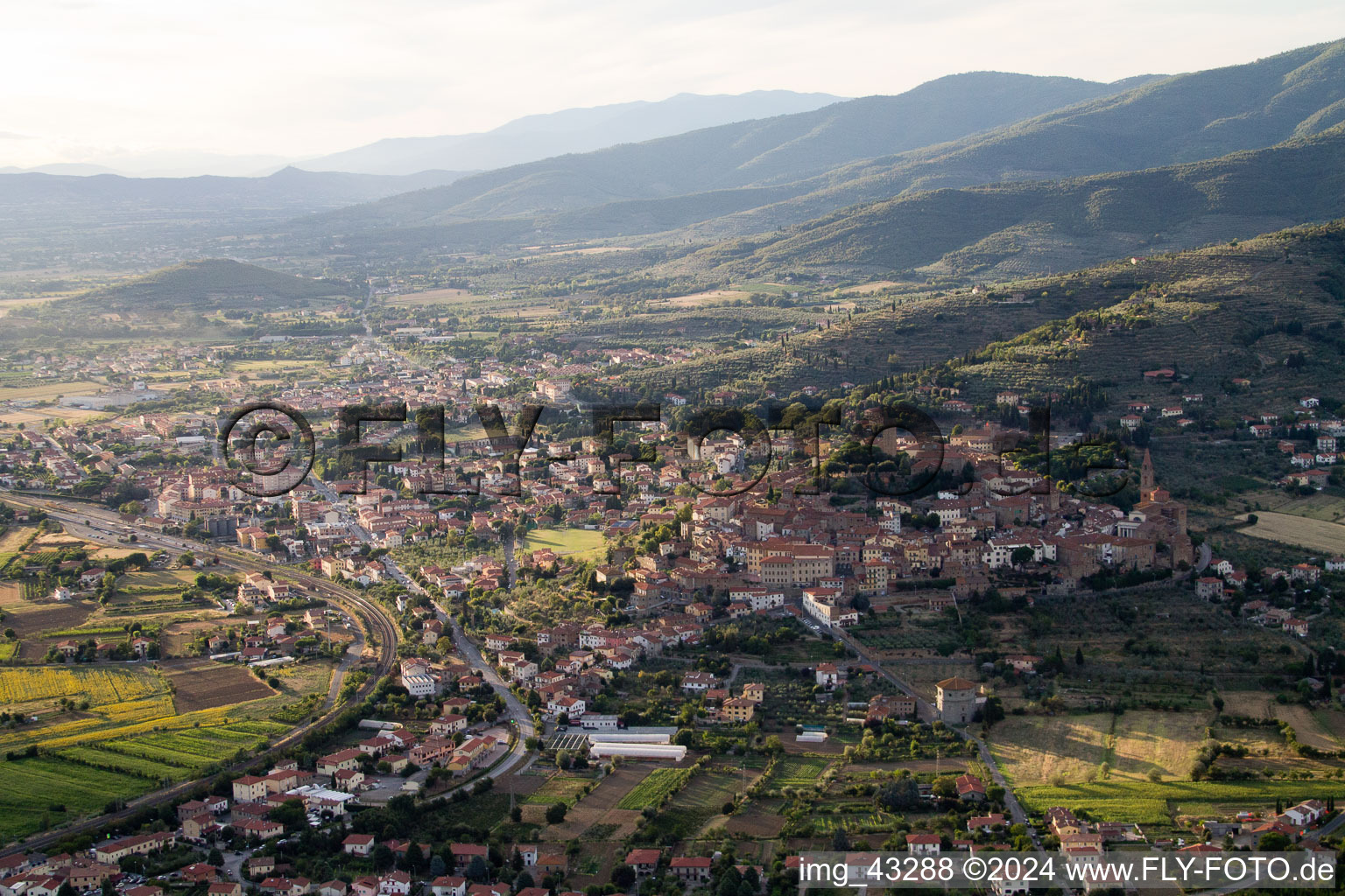 Vue oblique de Poggiolo dans le département Toscane, Italie