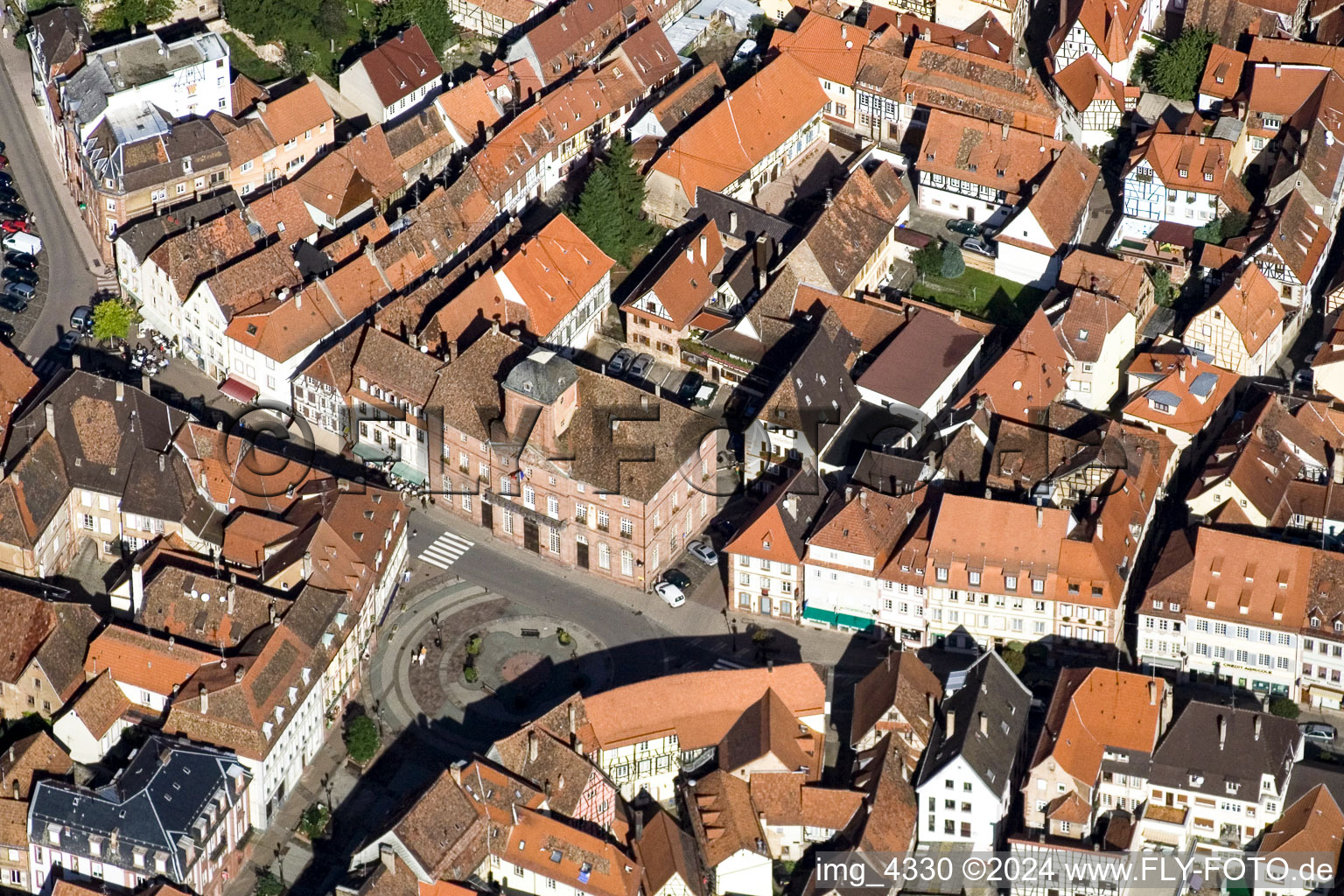 Vue aérienne de Rue Haupt à Wissembourg dans le département Bas Rhin, France