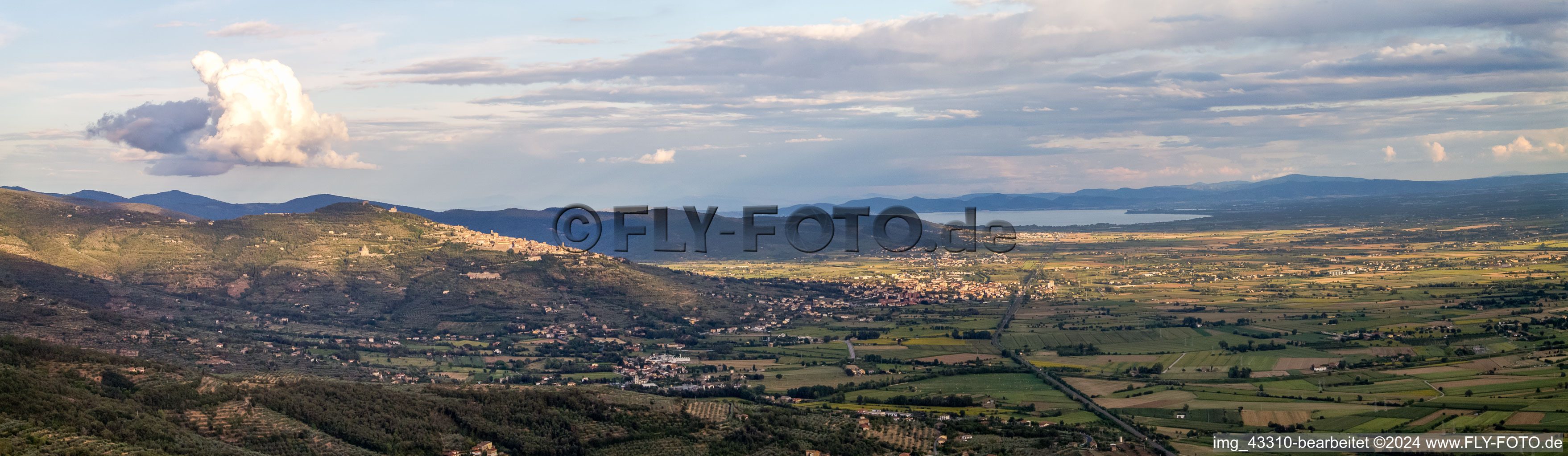 Vue aérienne de Panorama à Poggiolo dans le département Toscane, Italie