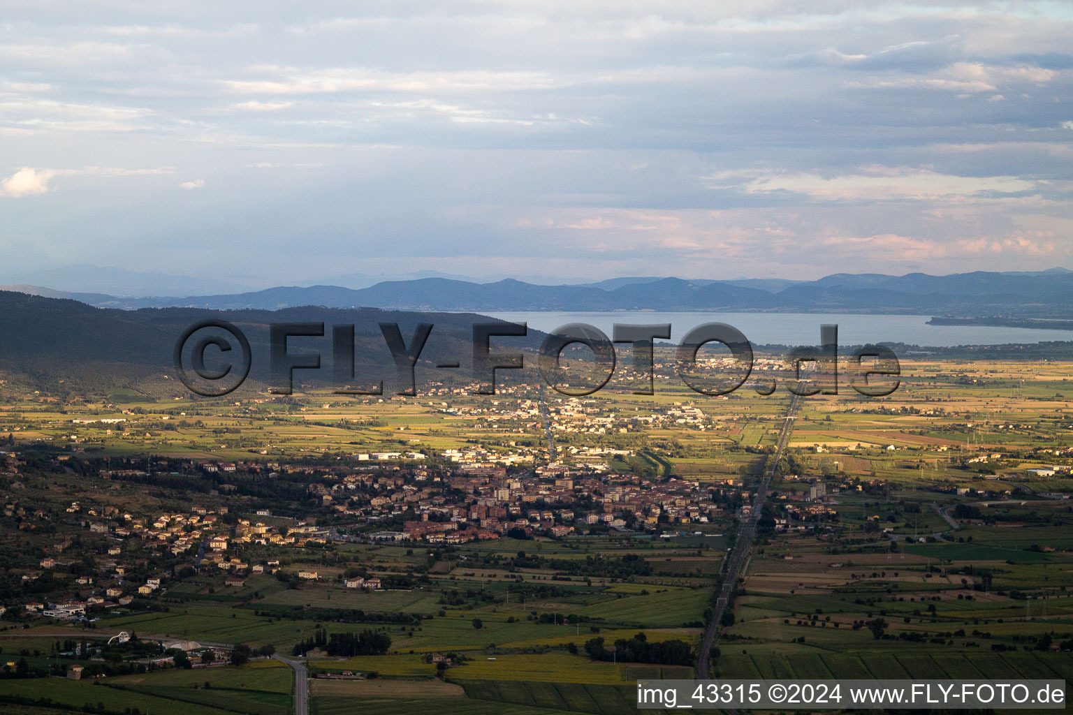 Vue aérienne de Cegliolo dans le département Toscane, Italie