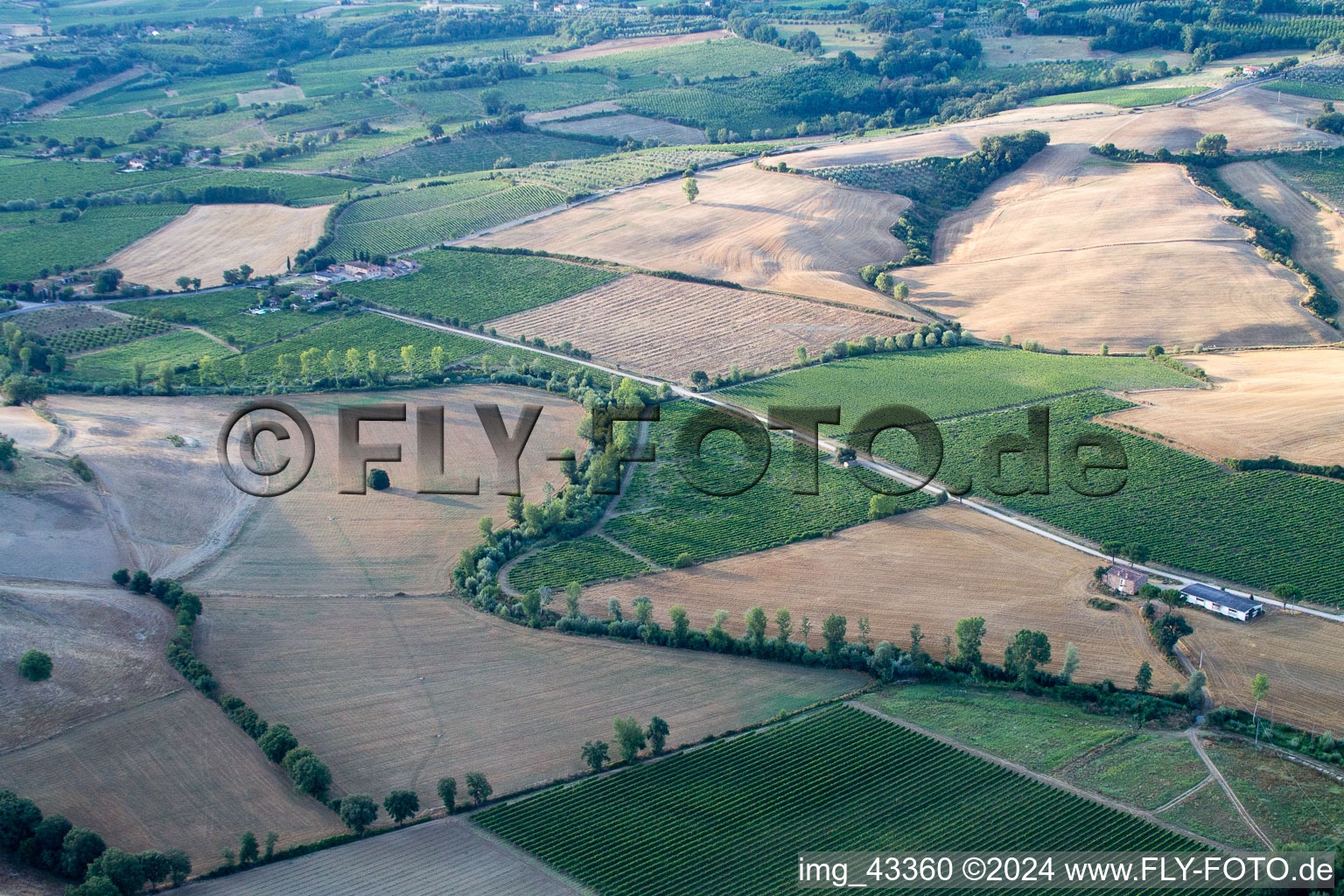 Vue aérienne de Montefollonico dans le département Toscane, Italie