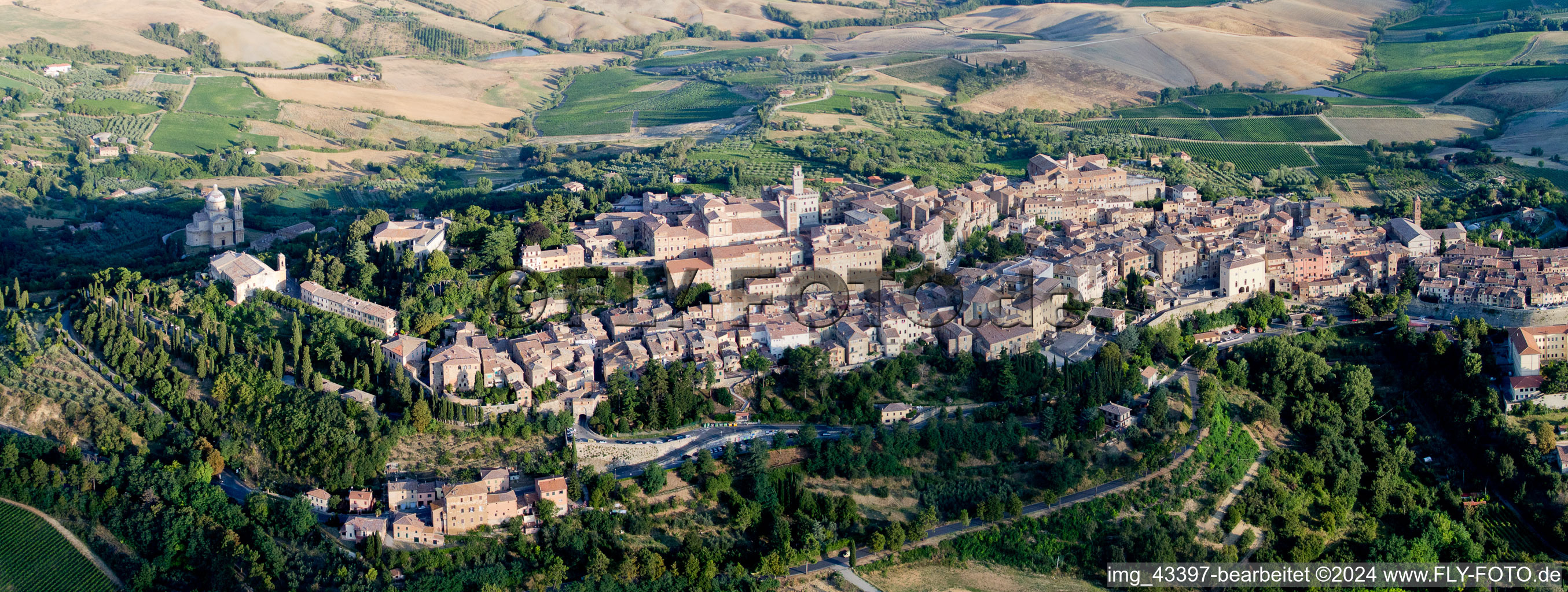 Vue aérienne de Panorama de la région et des environs à Montepulciano dans le département Toscane, Italie