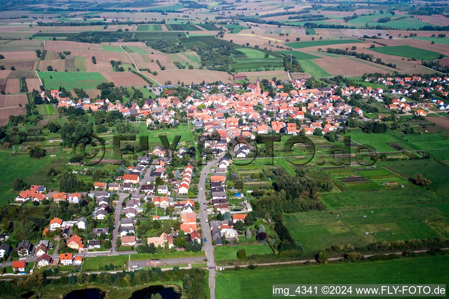 Vue aérienne de Champs agricoles et surfaces utilisables à Kapsweyer dans le département Rhénanie-Palatinat, Allemagne