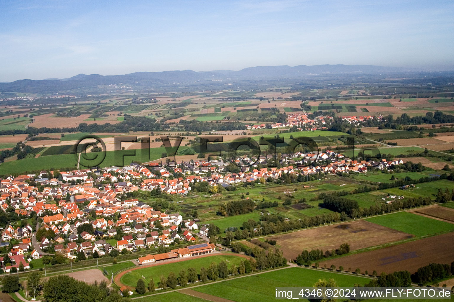 Steinfeld dans le département Rhénanie-Palatinat, Allemagne vu d'un drone