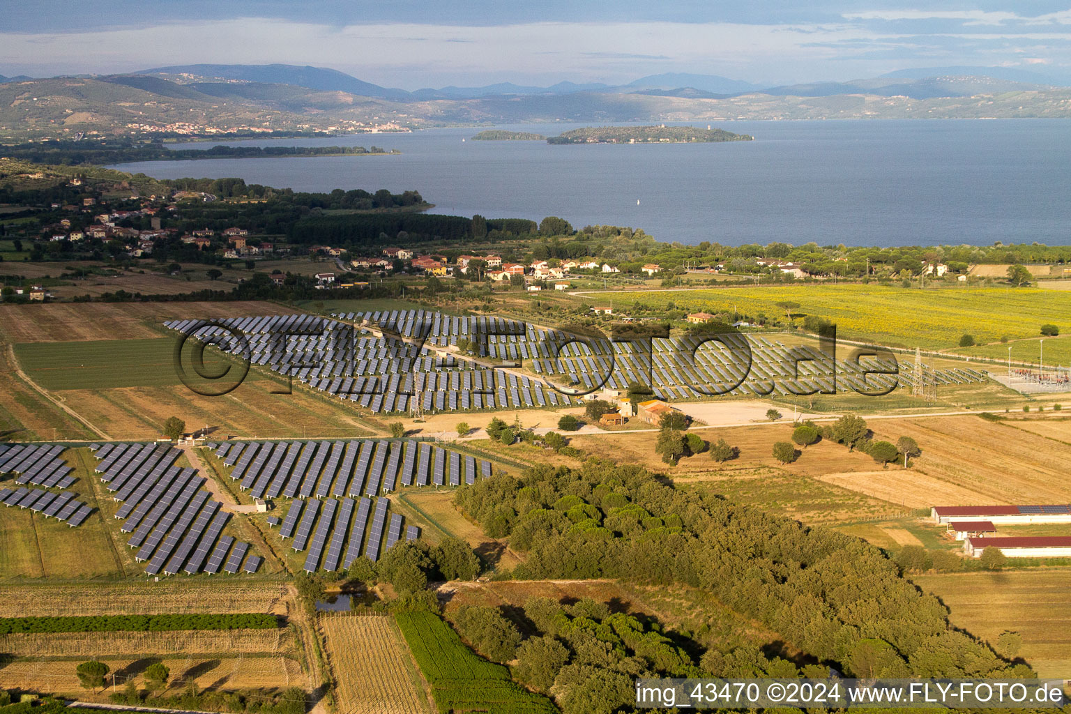 Vue oblique de Borghetto dans le département Ombrie, Italie