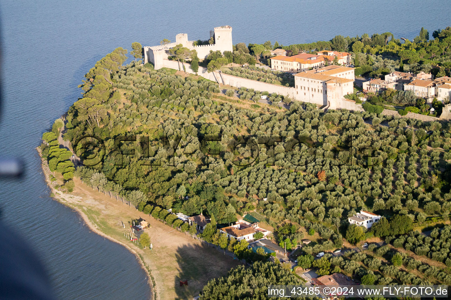 Castiglione del Lago dans le département Ombrie, Italie d'en haut