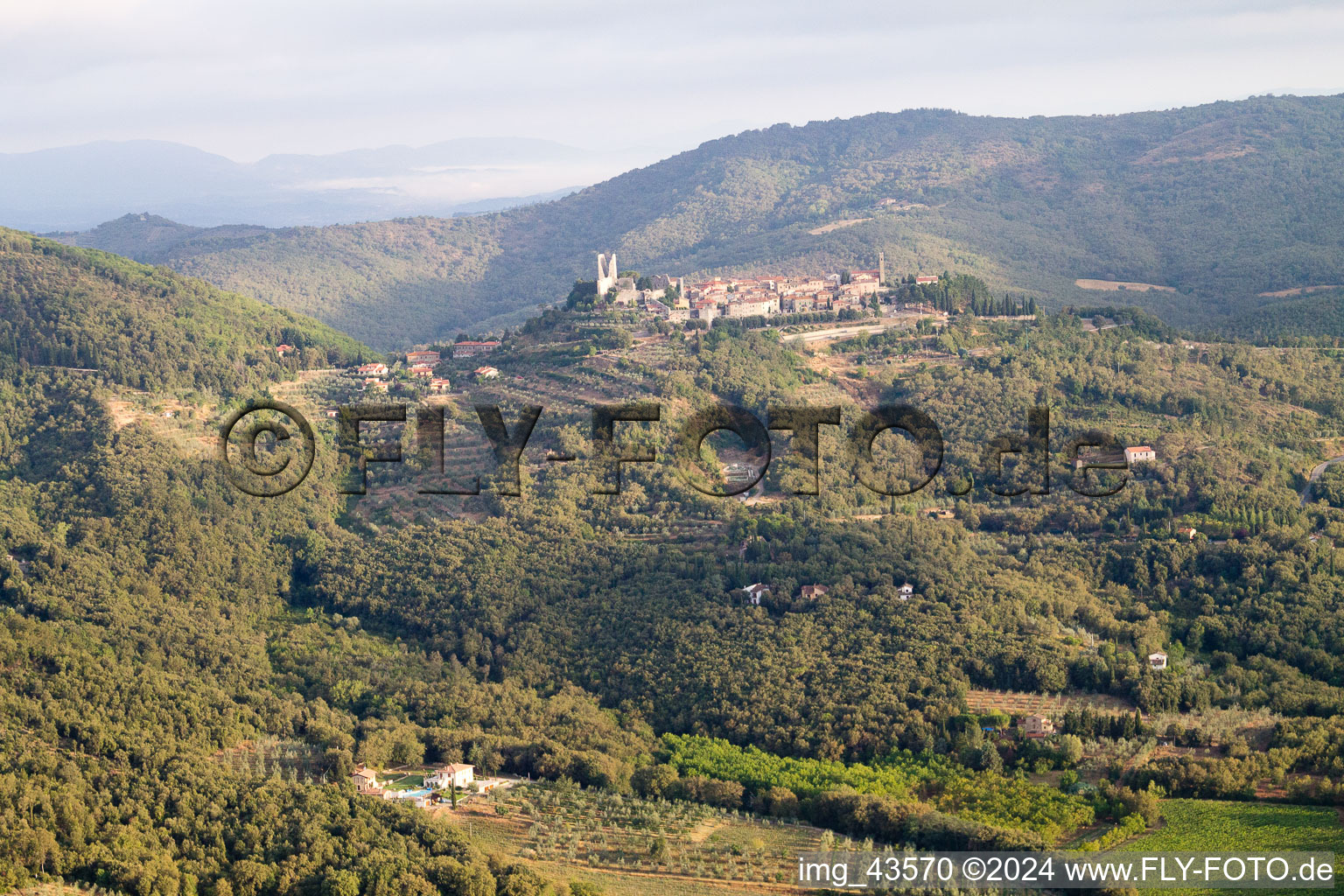 Photographie aérienne de Civitella in Val di Chiana dans le département Arezzo, Italie