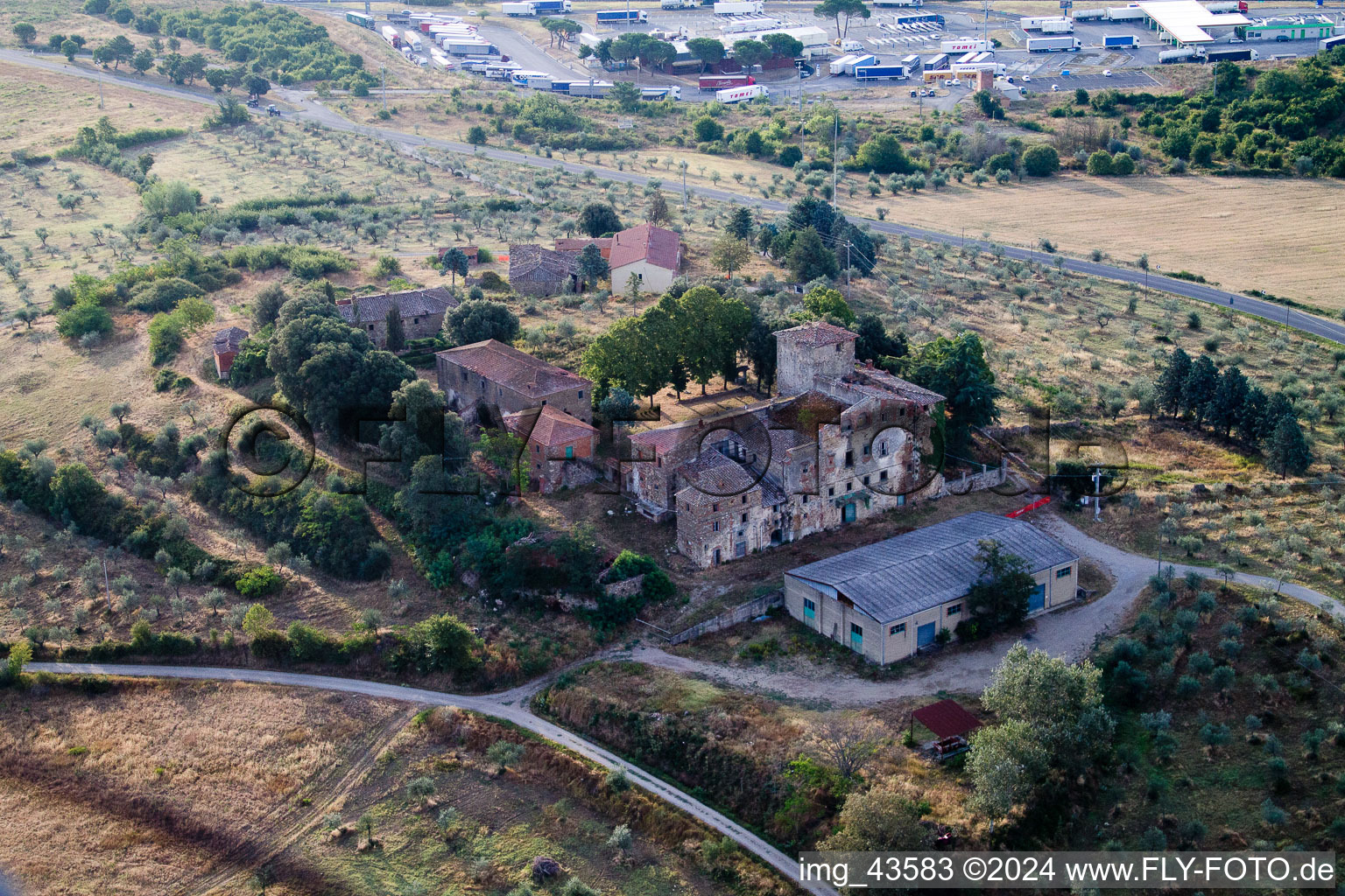 Civitella in Val di Chiana dans le département Toscane, Italie hors des airs