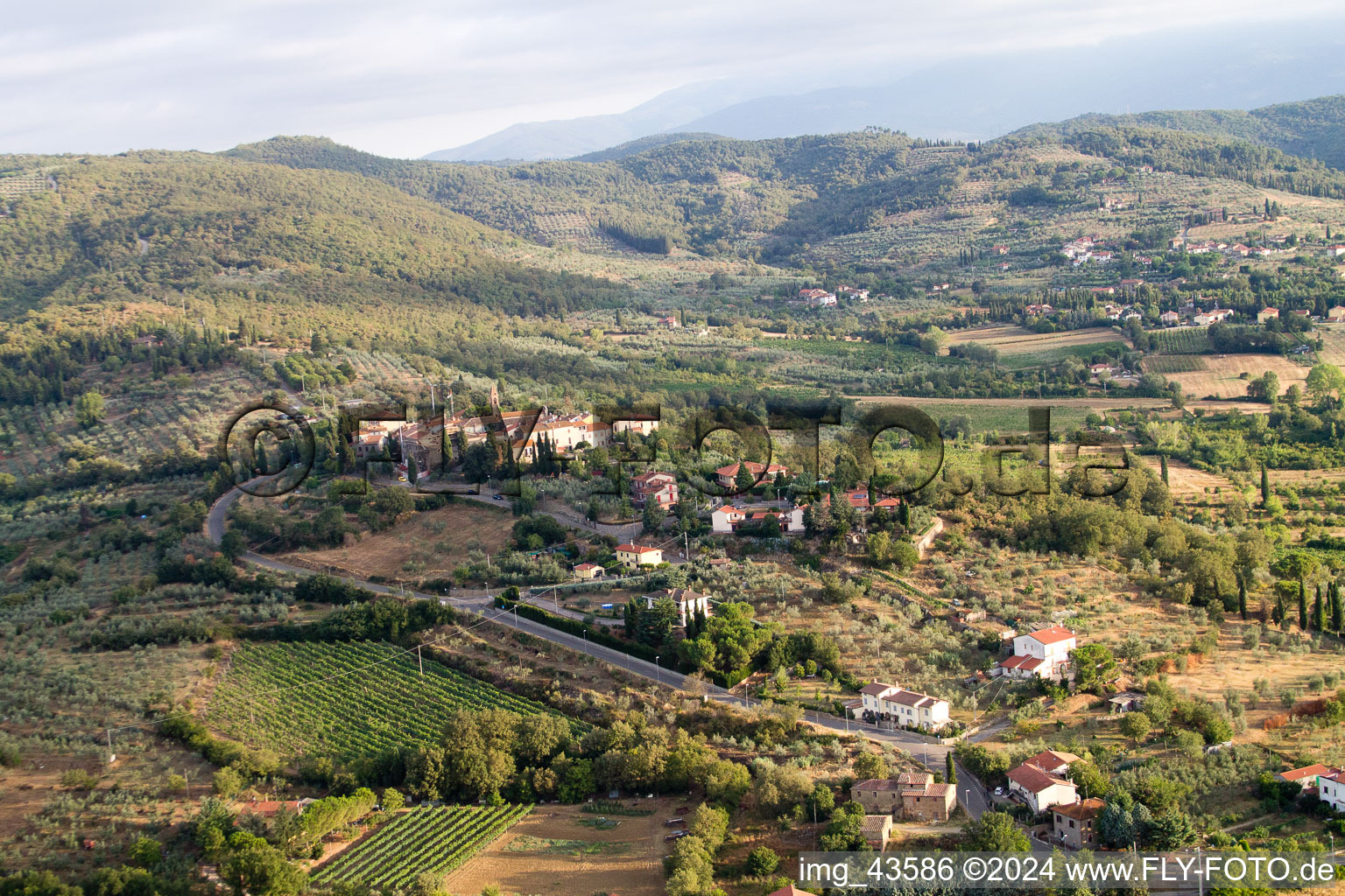 Vue aérienne de Viciomaggio dans le département Toscane, Italie