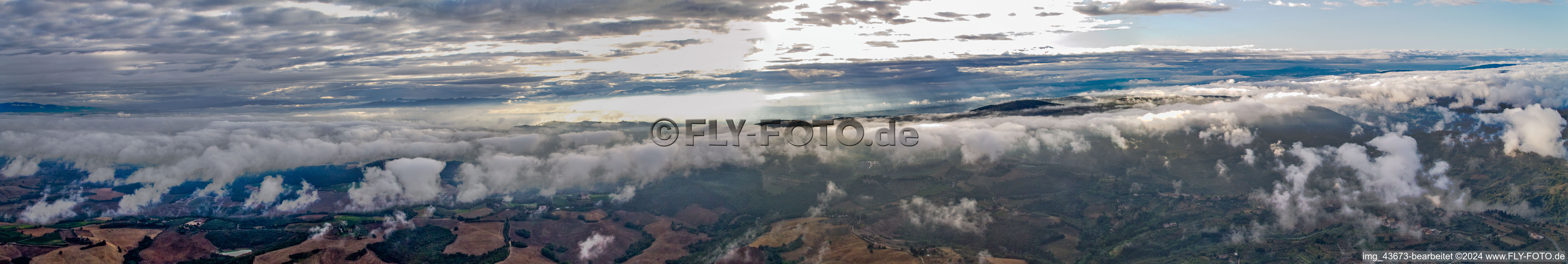 Vue aérienne de Panorama à San Giovanni d'Asso dans le département Toscane, Italie