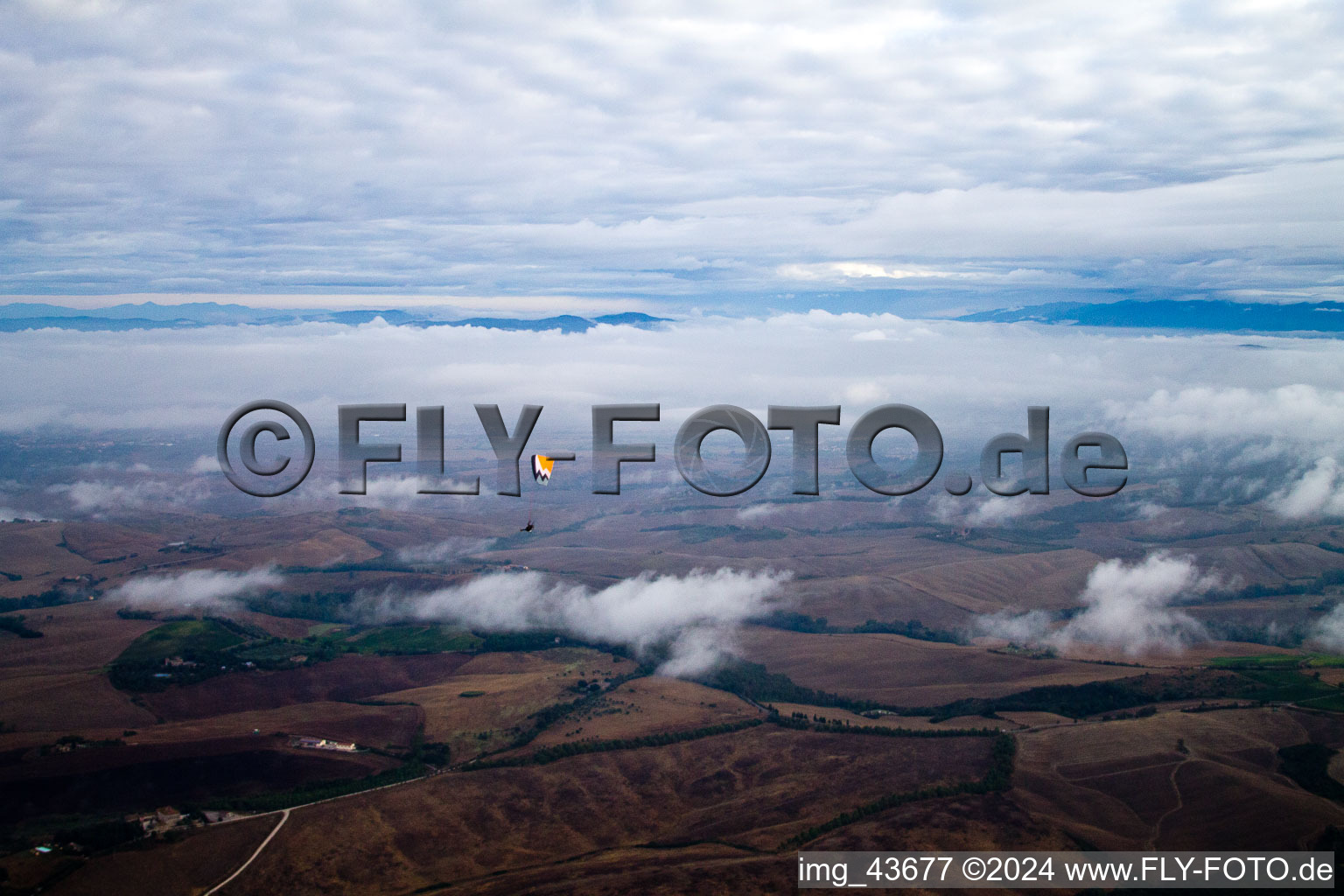 Vue aérienne de San Giovanni d'Asso dans le département Toscane, Italie