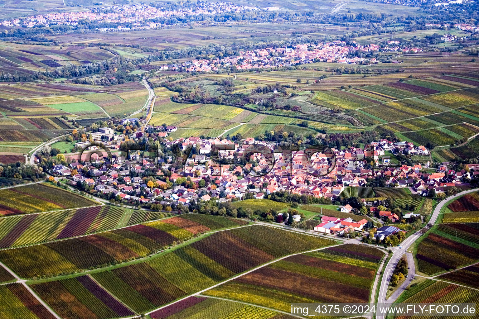 Vue aérienne de Du sud-ouest à Ilbesheim bei Landau in der Pfalz dans le département Rhénanie-Palatinat, Allemagne