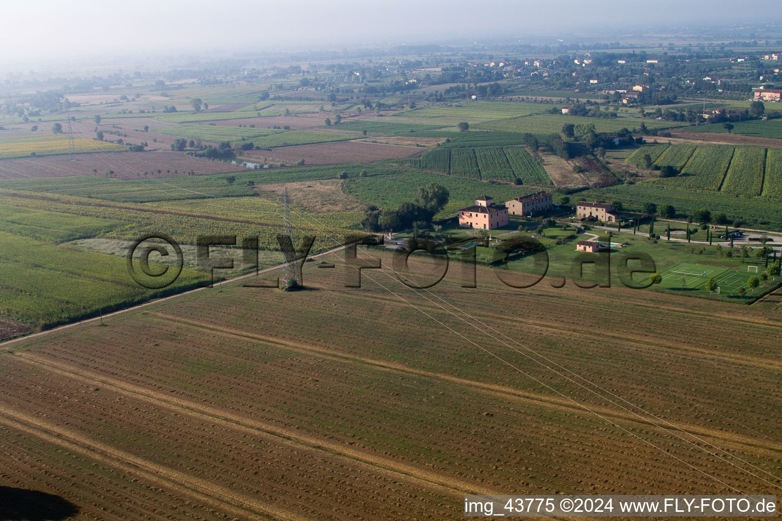 Vue aérienne de Cegliolo dans le département Toscane, Italie