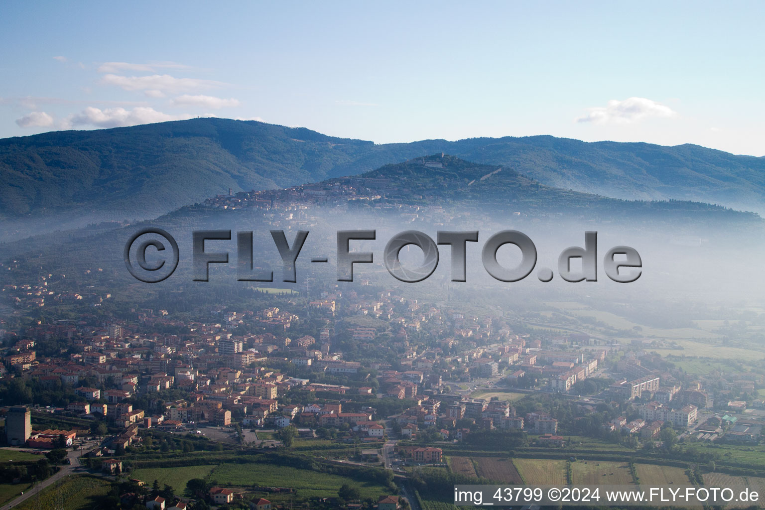 Camucia dans le département Toscane, Italie depuis l'avion