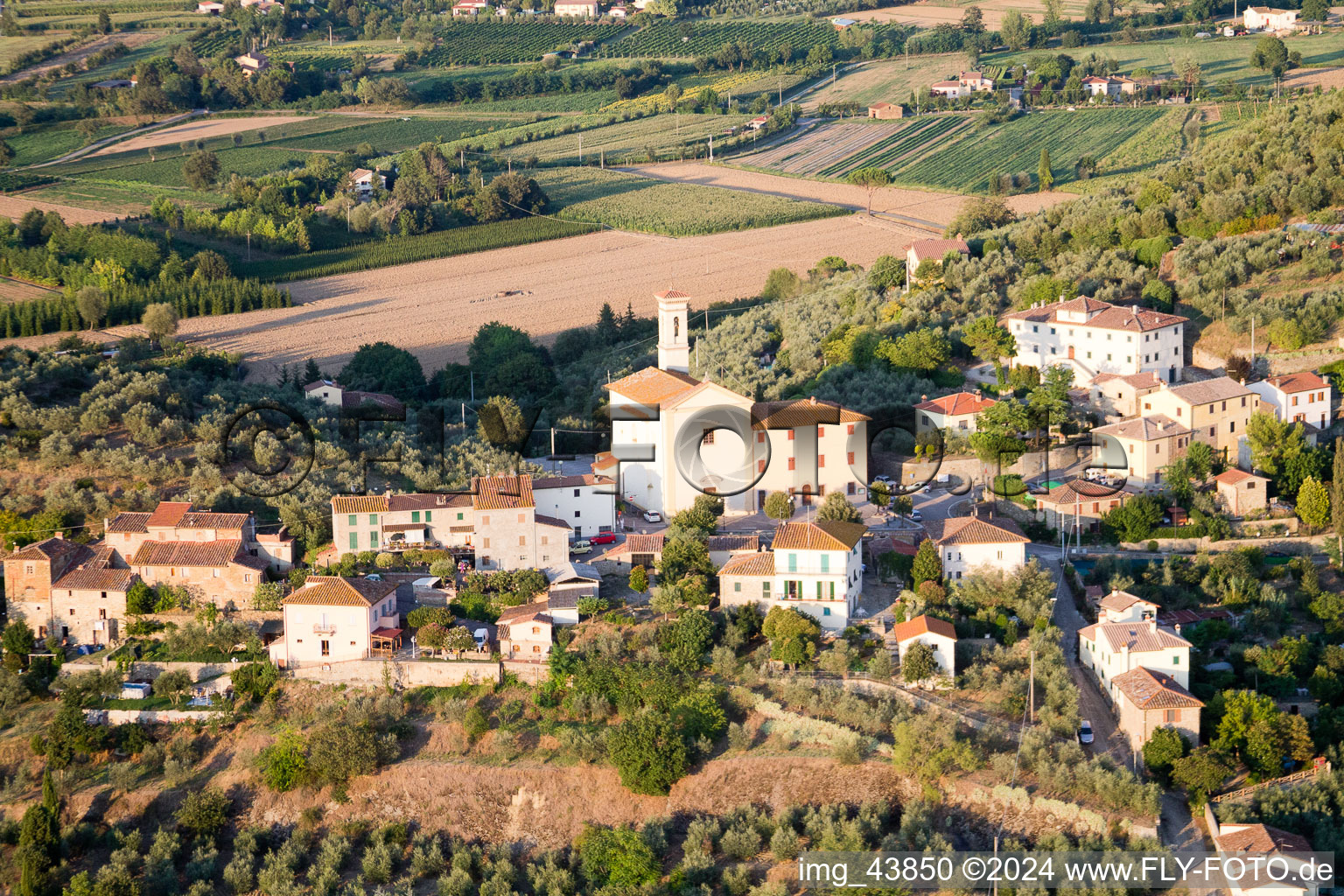 Poggiolo dans le département Toscane, Italie depuis l'avion