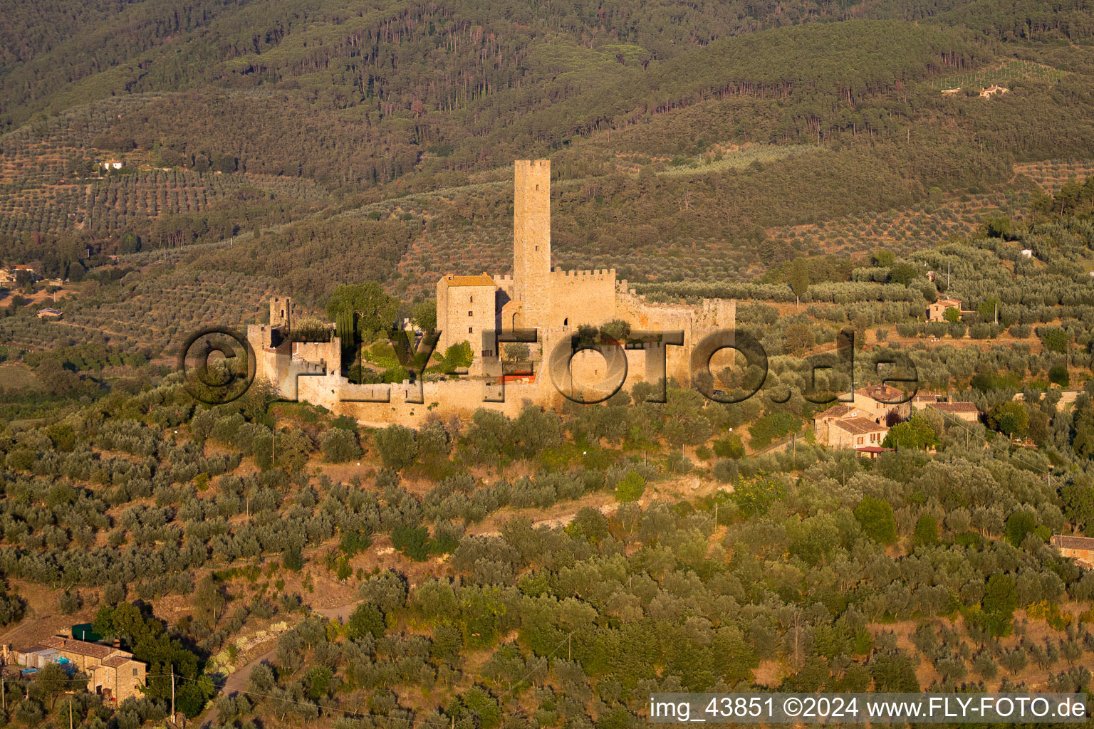 Vue d'oiseau de Poggiolo dans le département Toscane, Italie