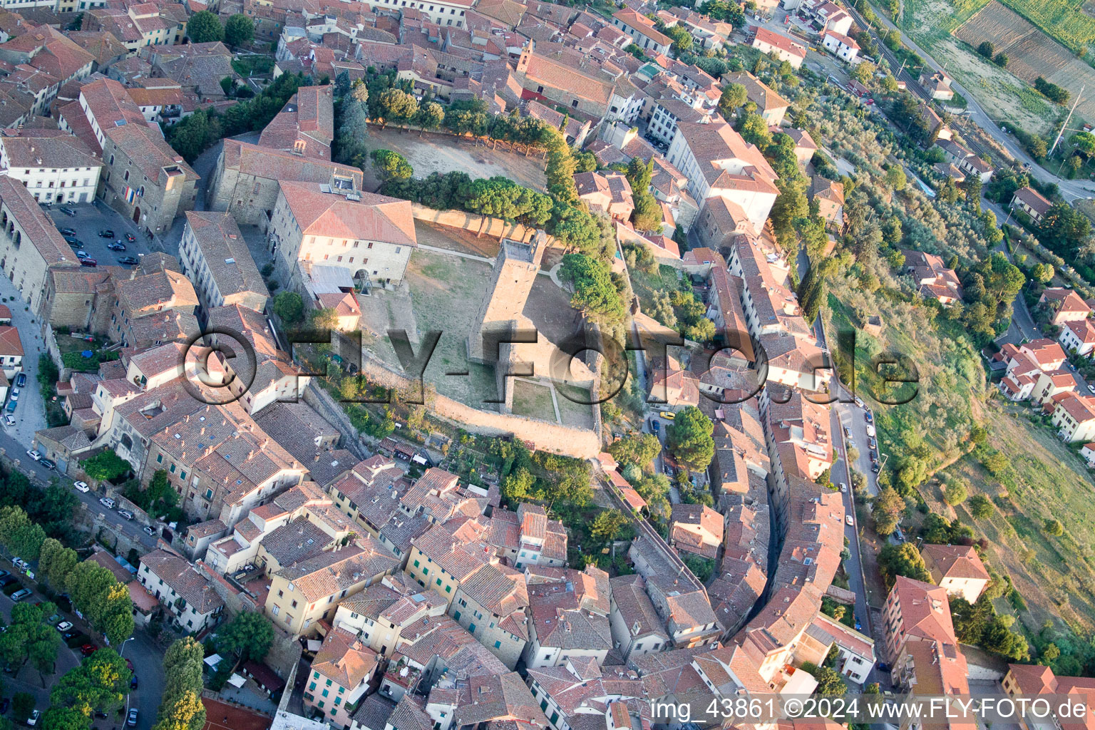 Vue d'oiseau de Castiglion Fiorentino dans le département Arezzo, Italie