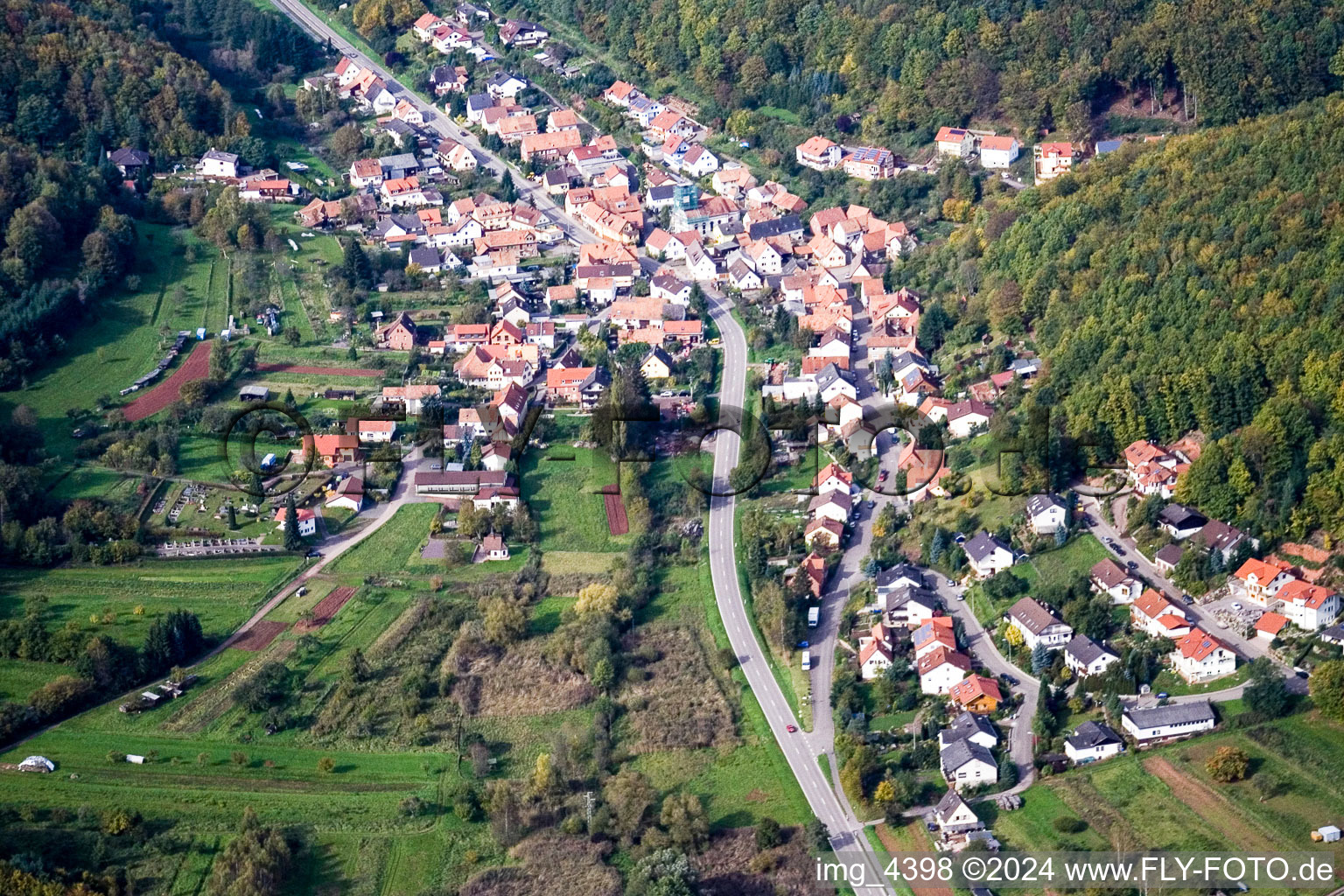 Waldrohrbach dans le département Rhénanie-Palatinat, Allemagne d'un drone