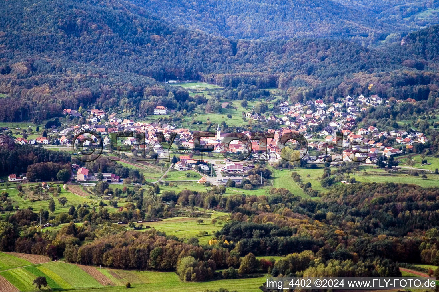 Quartier Gossersweiler in Gossersweiler-Stein dans le département Rhénanie-Palatinat, Allemagne vue d'en haut