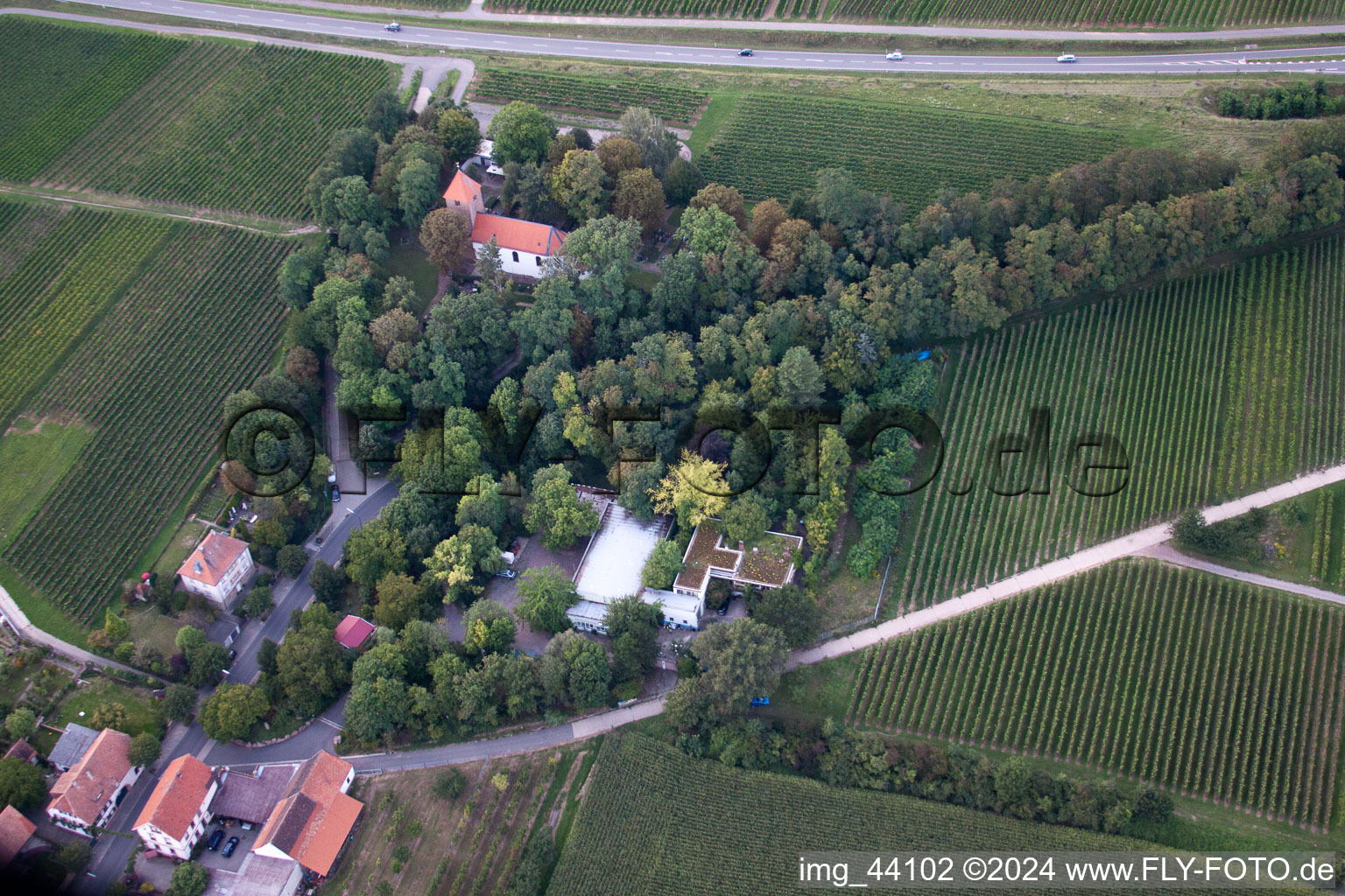 Photographie aérienne de Locaux de l'entreprise SEKA Schutzbeventil GmbH avec halls, bâtiments d'entreprise et installations de production à le quartier Wollmesheim in Landau in der Pfalz dans le département Rhénanie-Palatinat, Allemagne