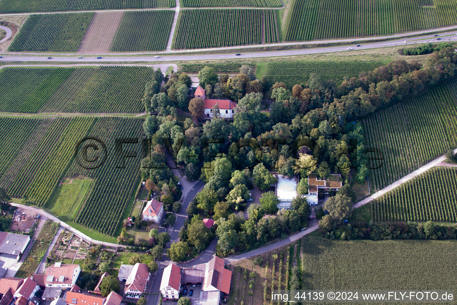 Photographie aérienne de Chapelle à le quartier Wollmesheim in Landau in der Pfalz dans le département Rhénanie-Palatinat, Allemagne