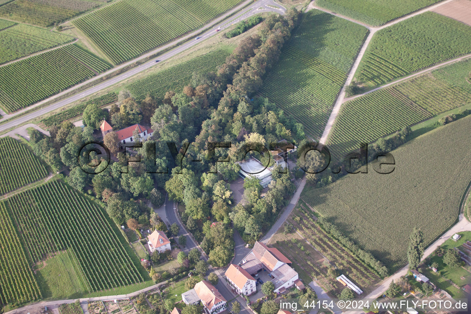 Vue d'oiseau de Locaux de l'entreprise SEKA Schutzbeventil GmbH avec halls, bâtiments d'entreprise et installations de production à le quartier Wollmesheim in Landau in der Pfalz dans le département Rhénanie-Palatinat, Allemagne