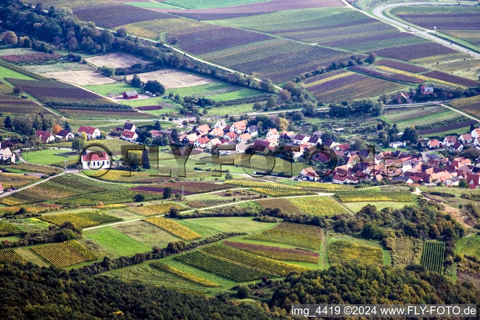 Vue aérienne de Gleiszellen-Gleishohrbach, chapelle Denys à le quartier Gleishorbach in Gleiszellen-Gleishorbach dans le département Rhénanie-Palatinat, Allemagne