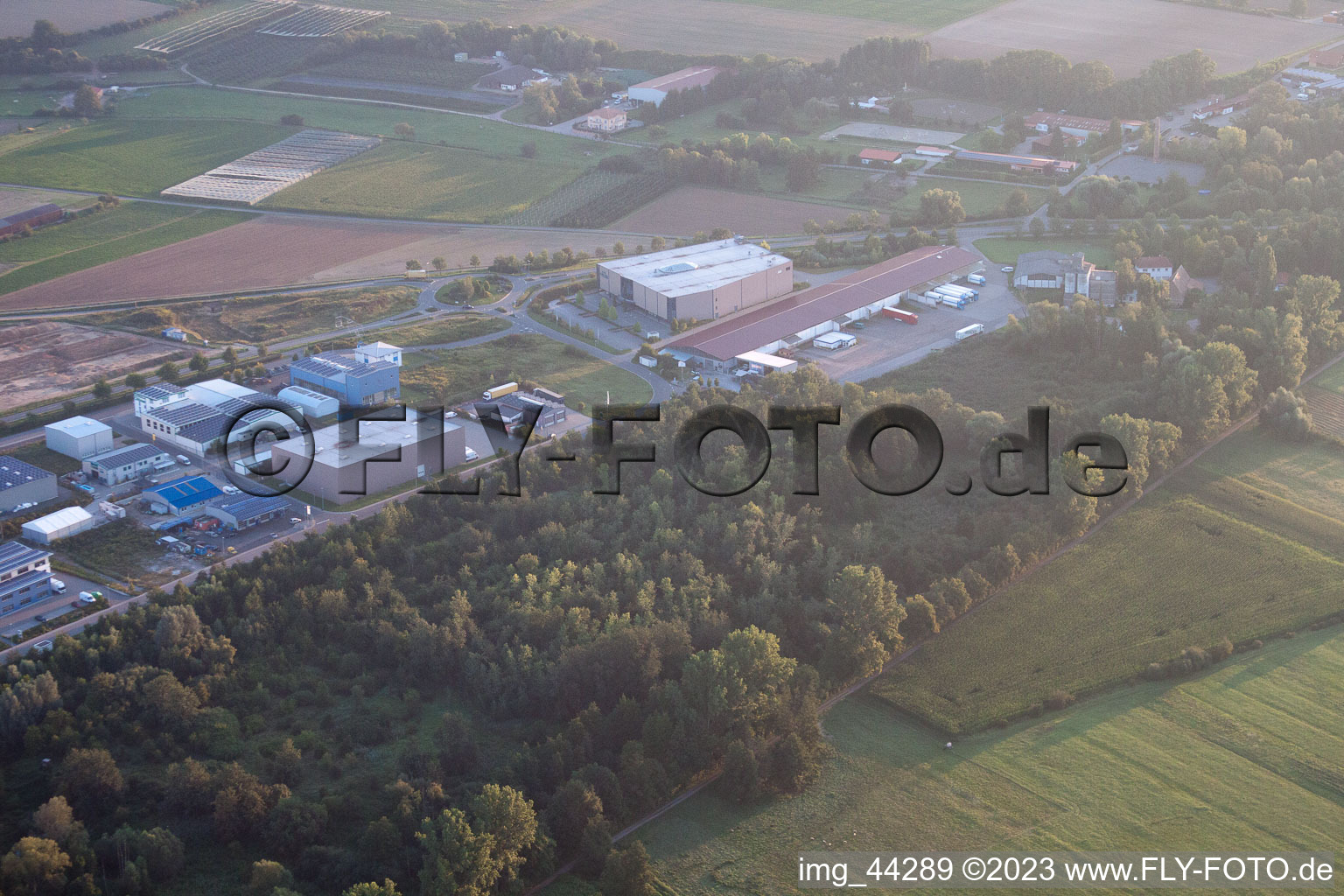 Vue aérienne de Zone industrielle à le quartier Herxheim in Herxheim bei Landau dans le département Rhénanie-Palatinat, Allemagne