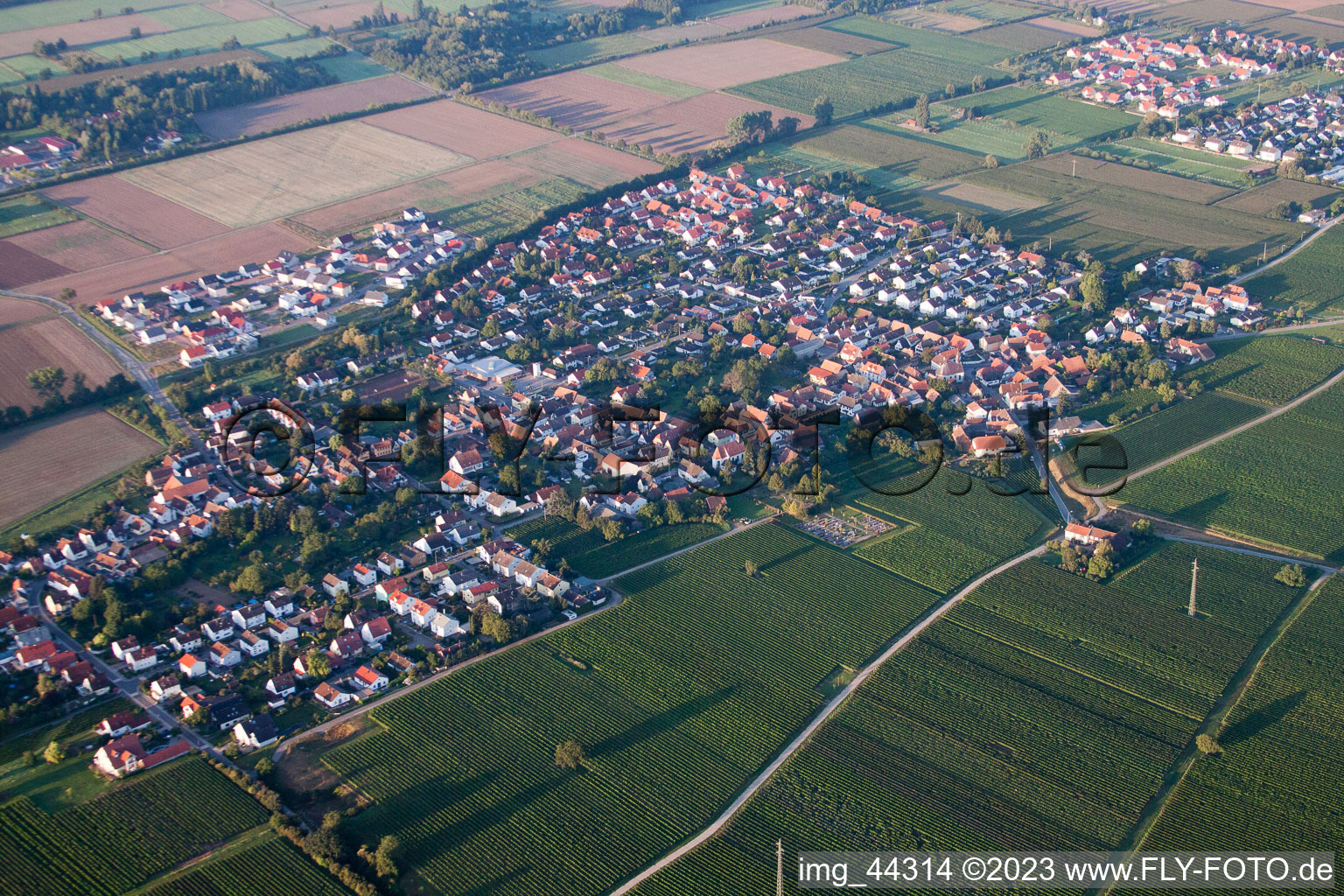 Enregistrement par drone de Essingen dans le département Rhénanie-Palatinat, Allemagne