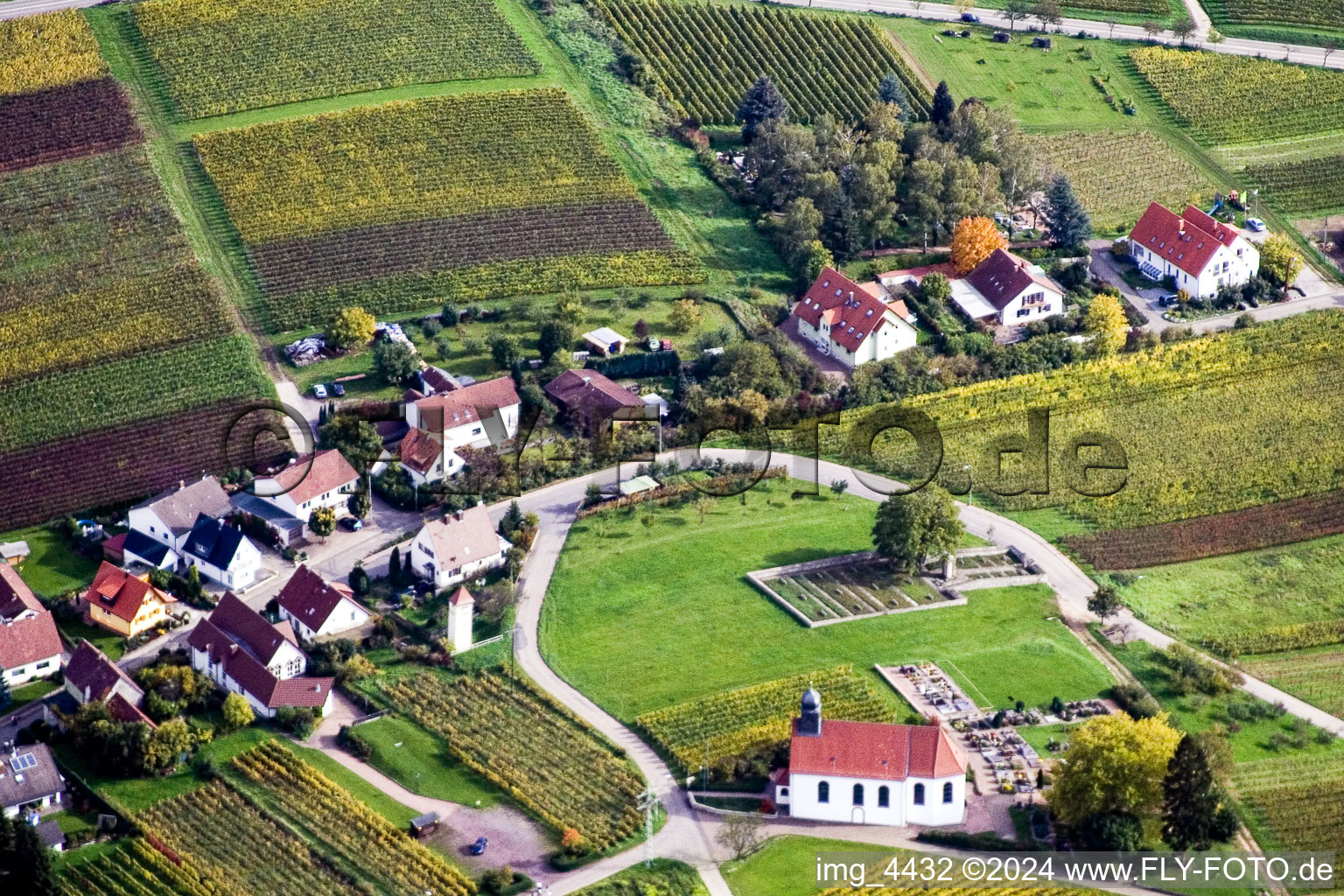 Vue aérienne de Gleishohrbach, chapelle Denys à le quartier Gleiszellen in Gleiszellen-Gleishorbach dans le département Rhénanie-Palatinat, Allemagne